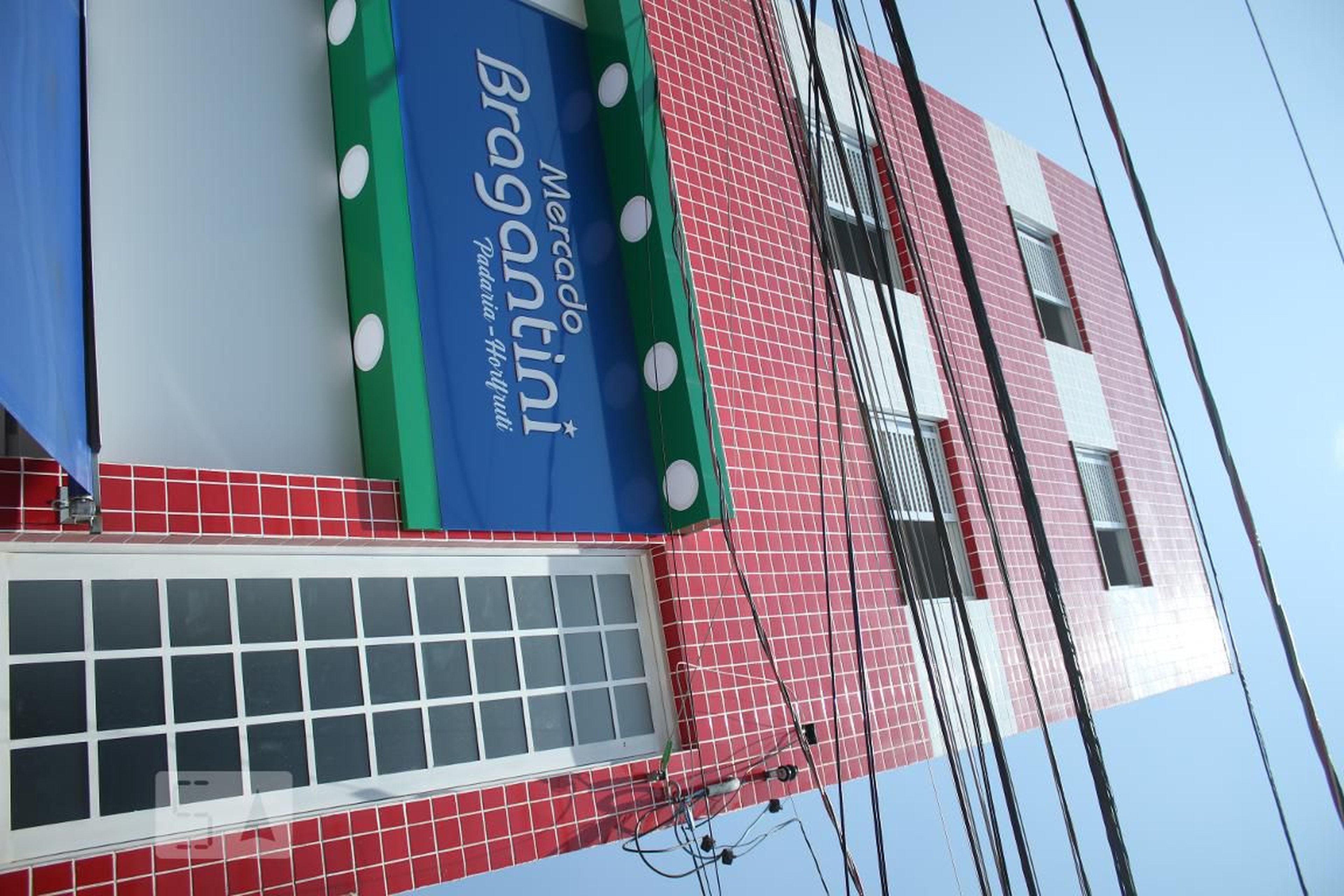 Fachada Condomínio em Rua Pedro Voss, 155