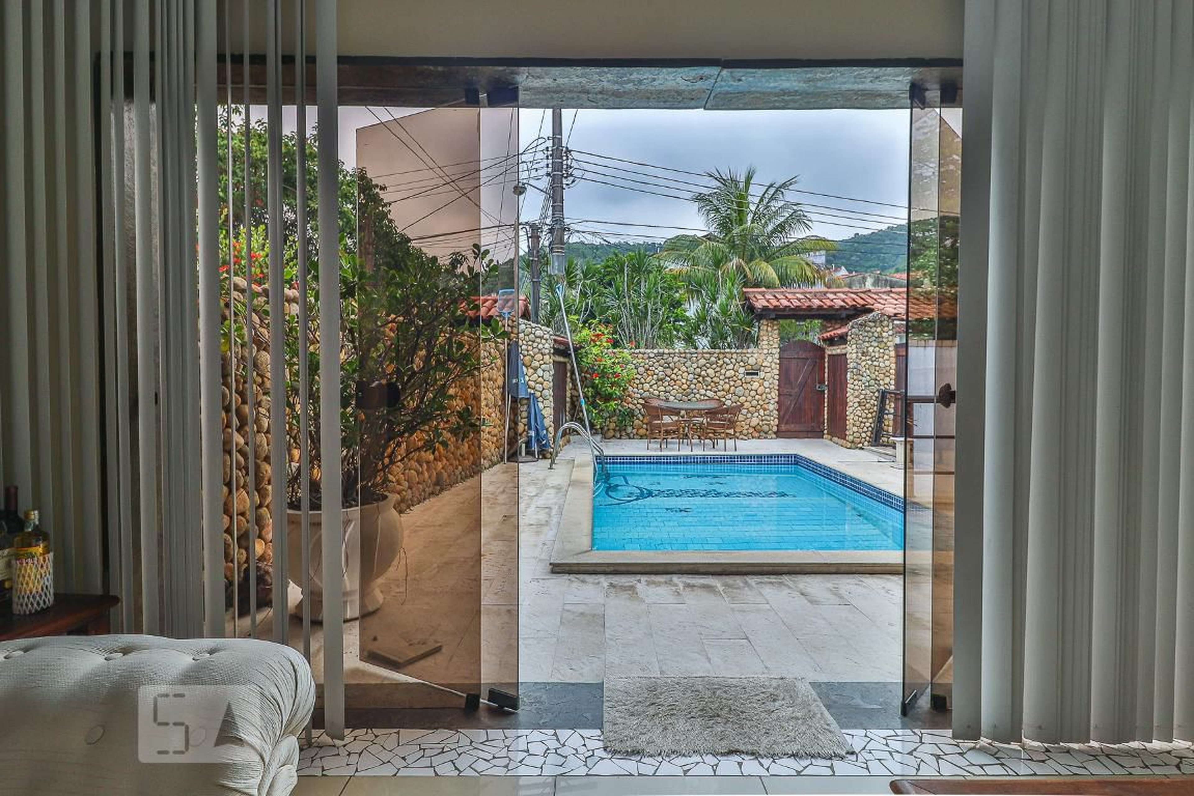 Hall de Entrada Condomínio em Rua das Valsas, 206