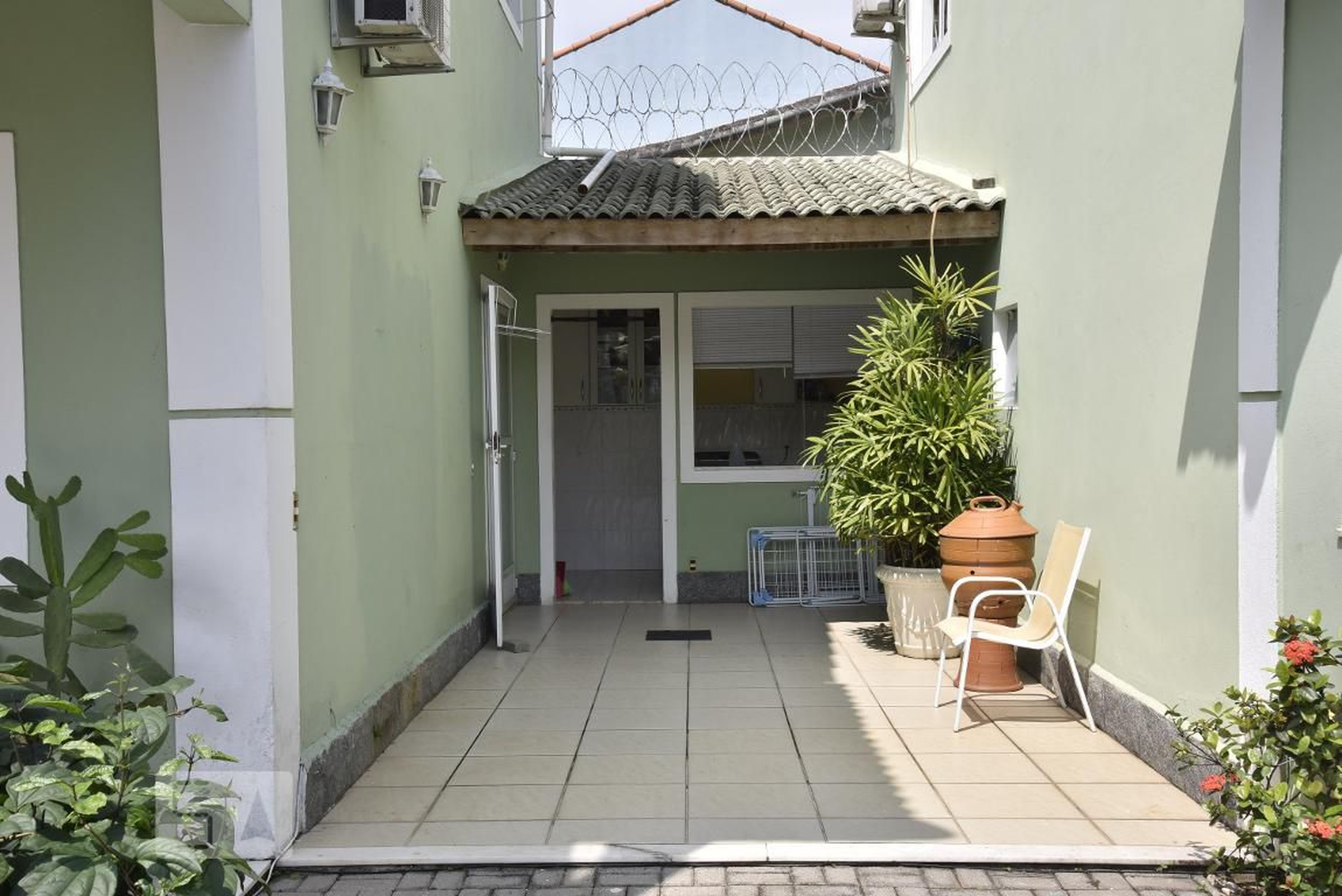 Área Externa Condomínio em Rua Ati, 670