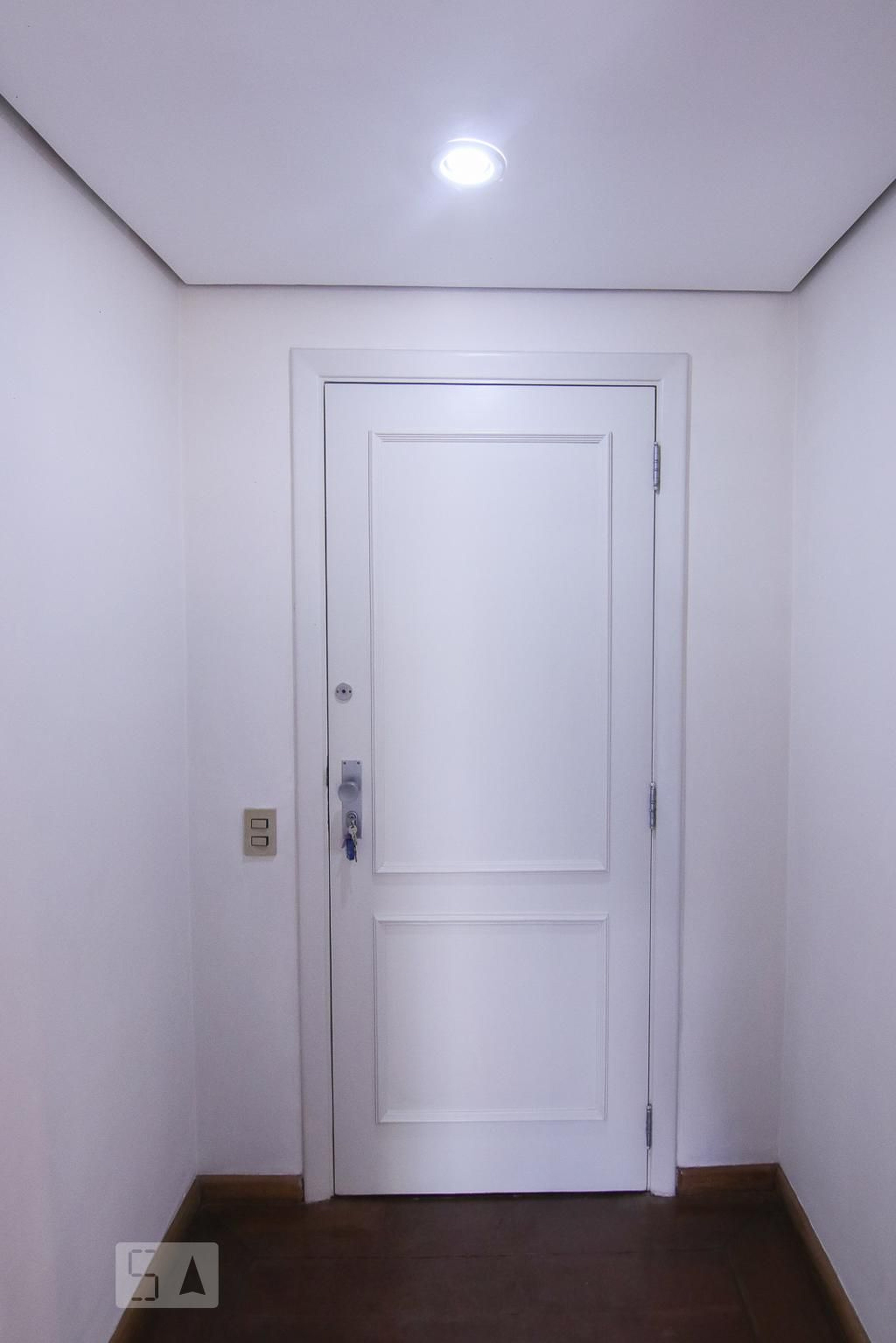 Hall Entrada - West Side