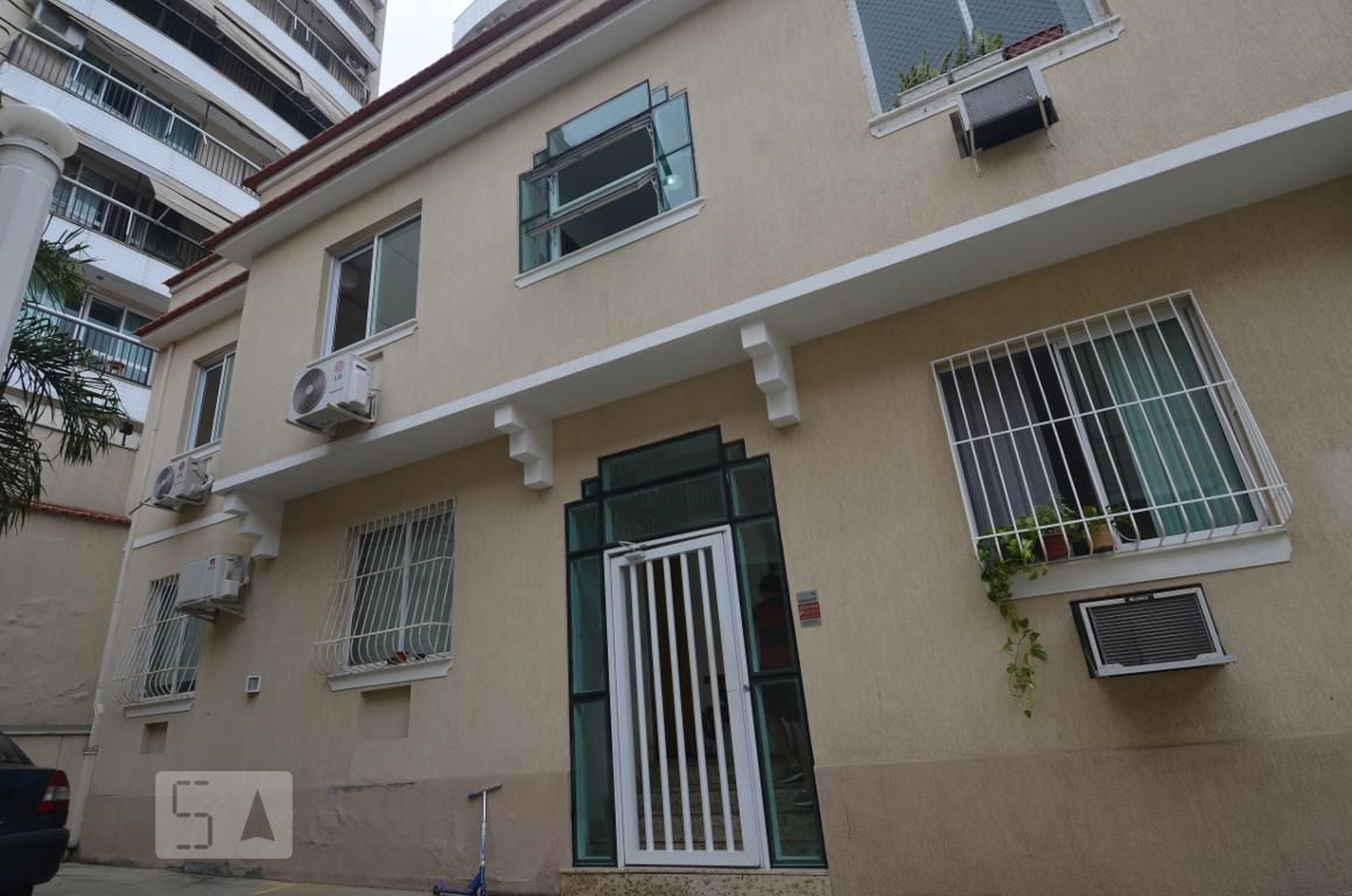 Fachada Condomínio em Rua São João Batista, 85