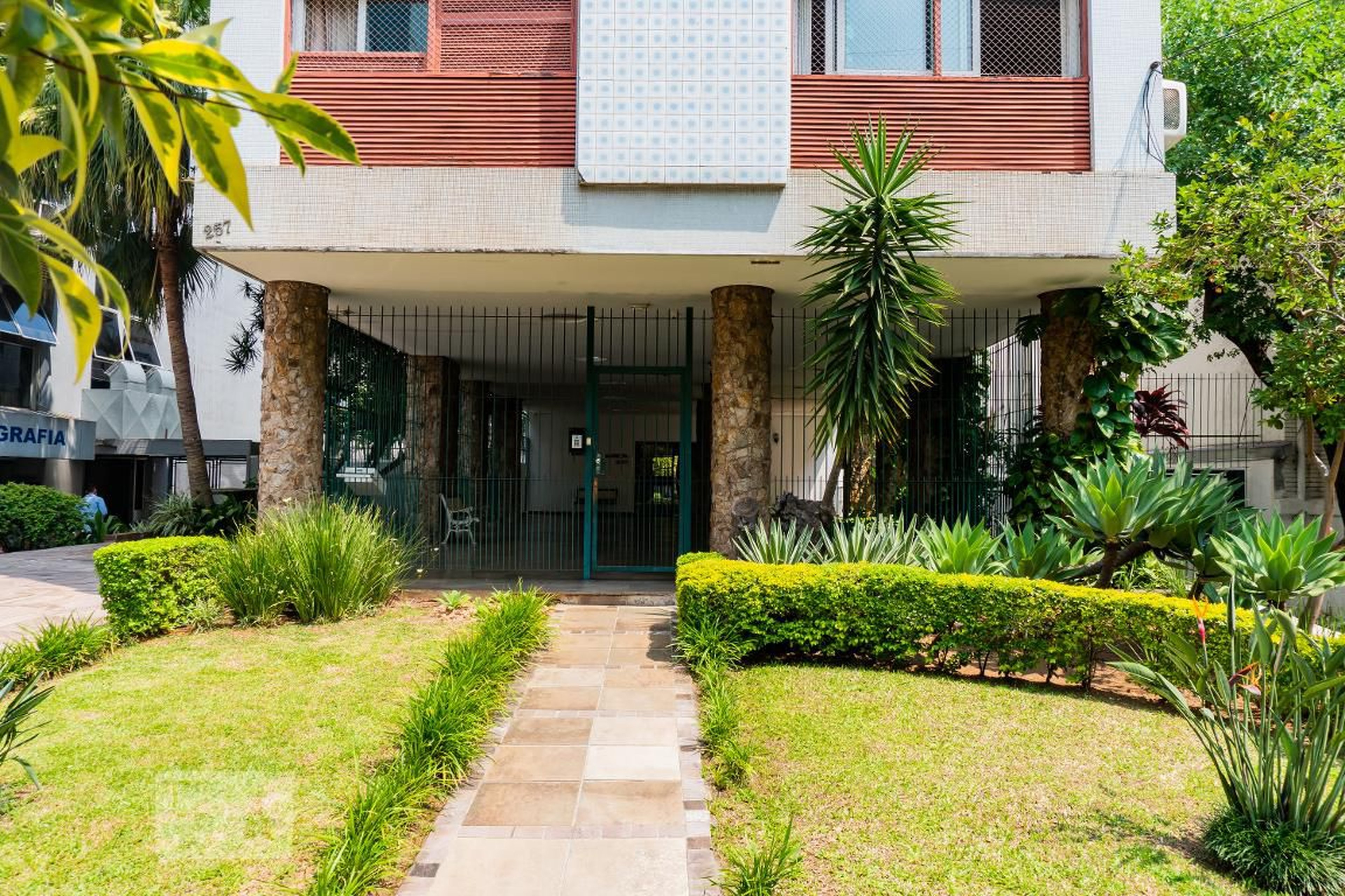 Fachada do Condomínio Edifício Vila Marieta