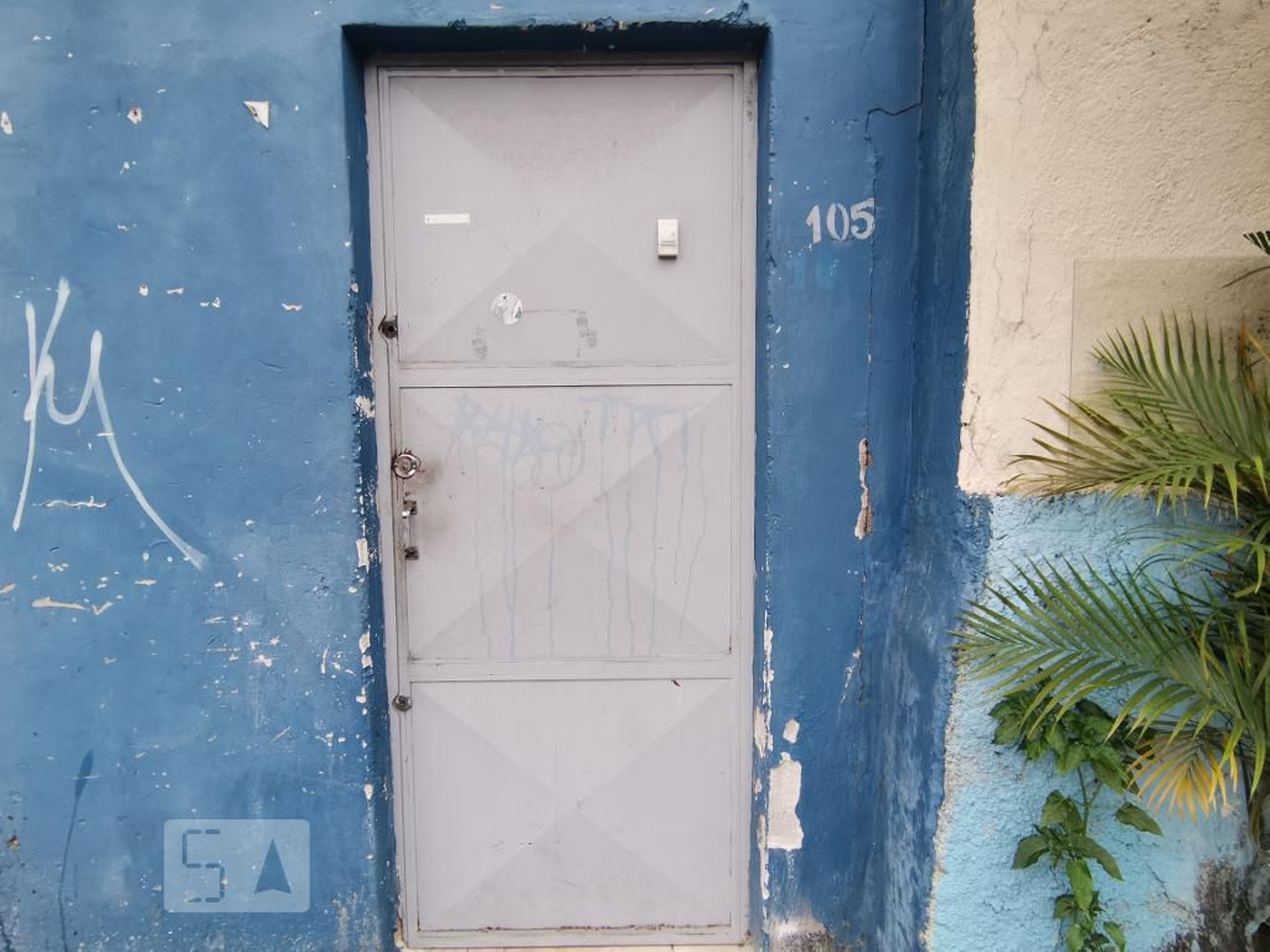 Fachada Condomínio em Rua Chico Mana, 105