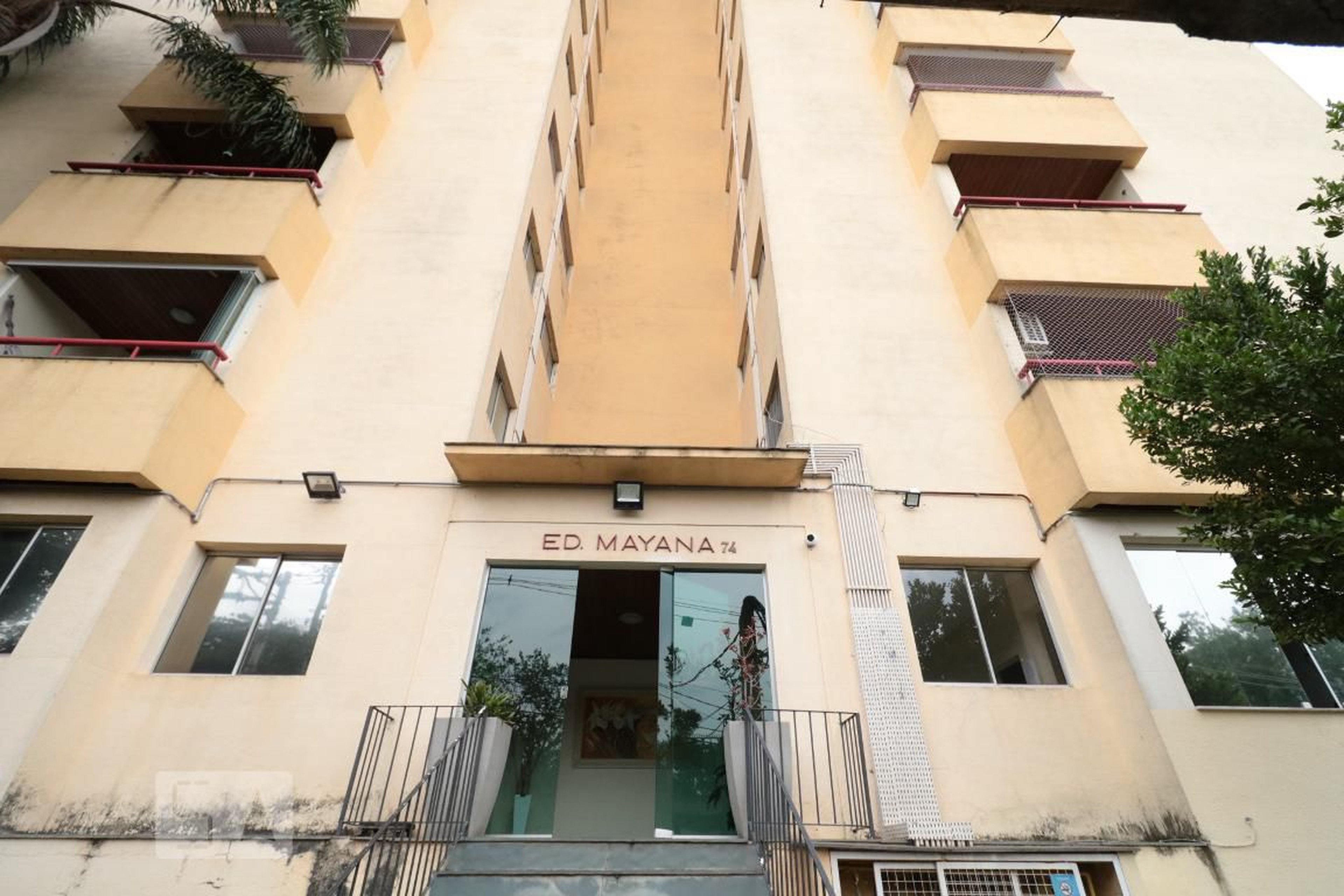 Fachada do Condomínio Edifício Mayana