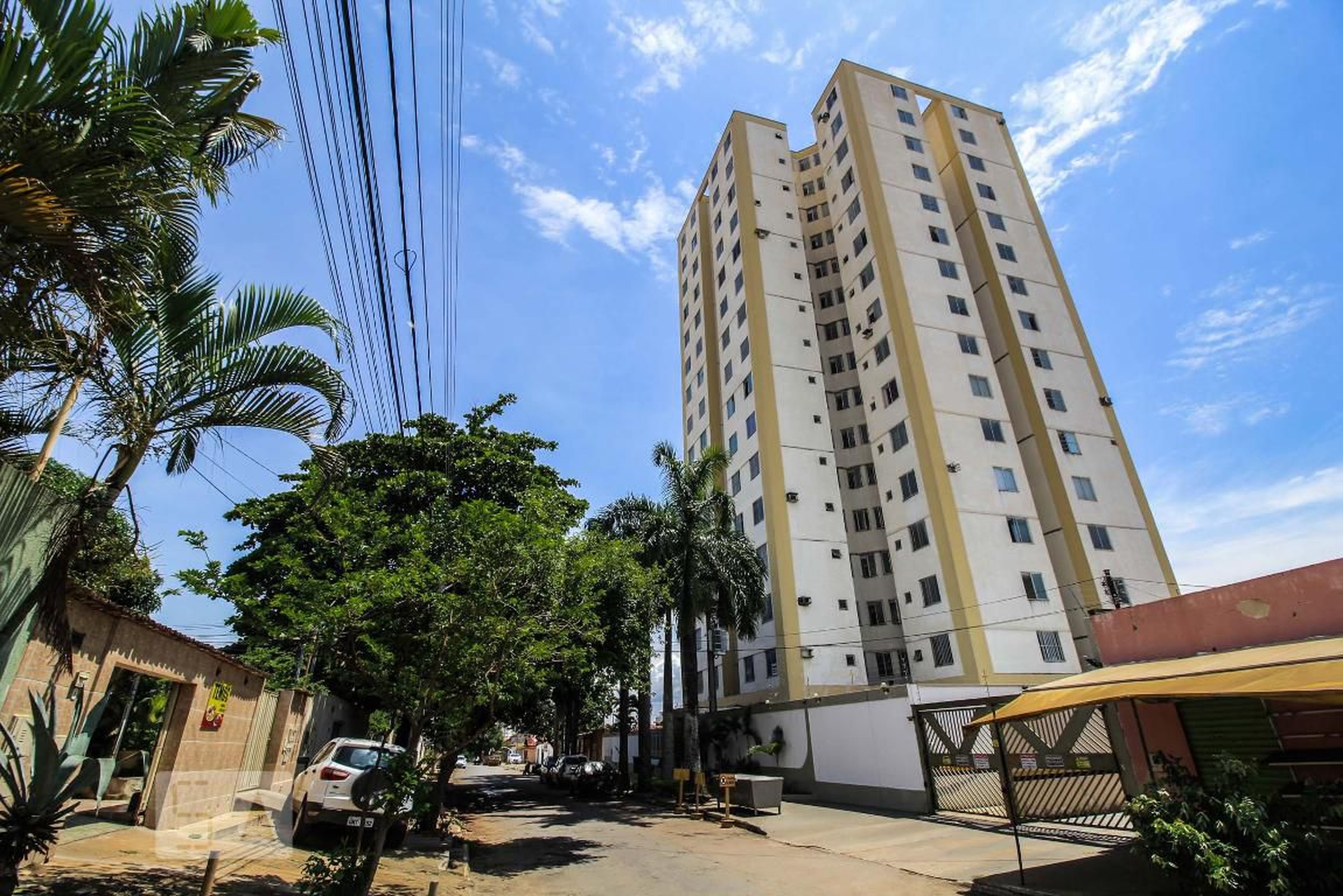 Fachada do Condomínio Condomínio Quintas das Acácias