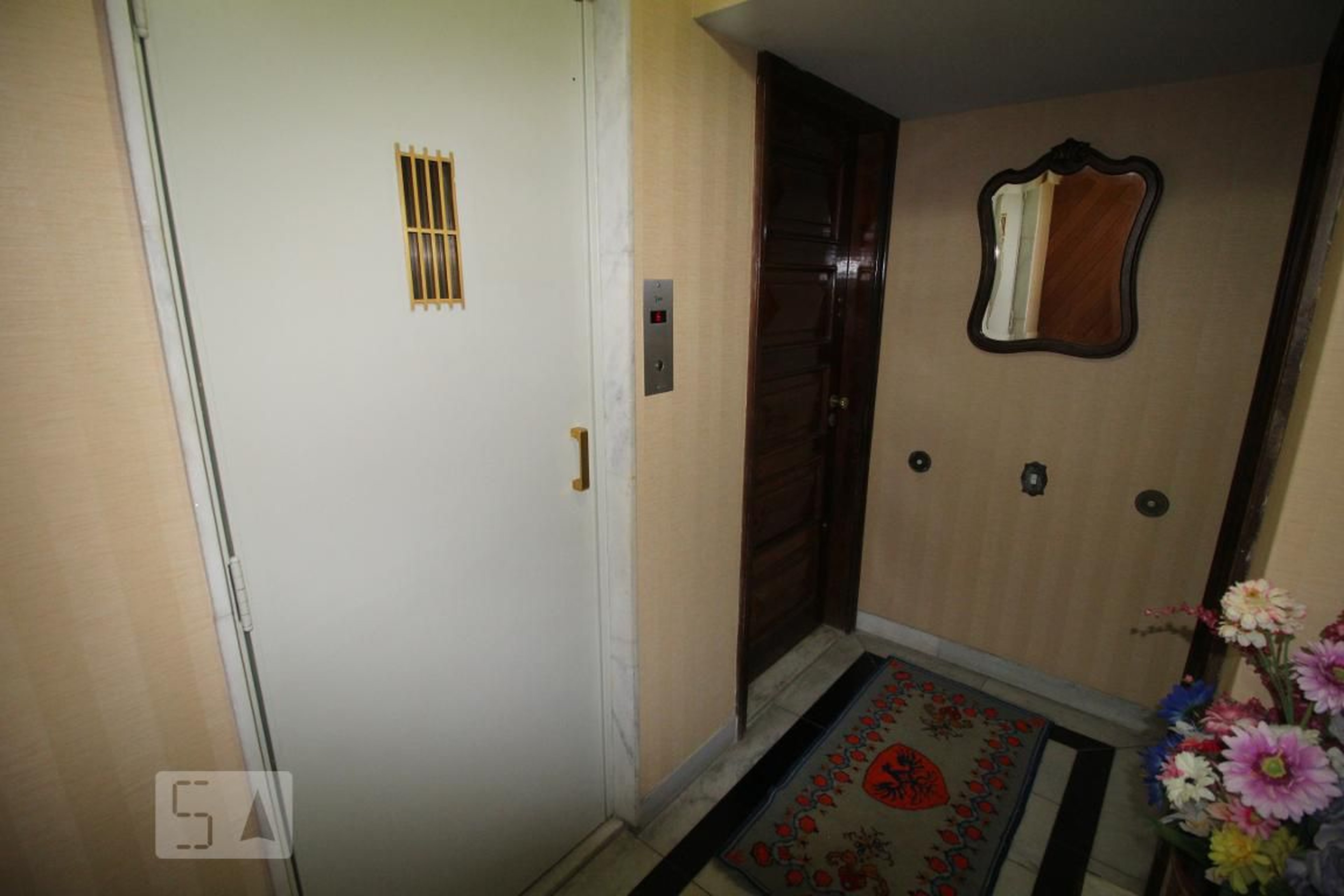 Hall de Entrada Condomínio em Rua Ramon Franco, 59