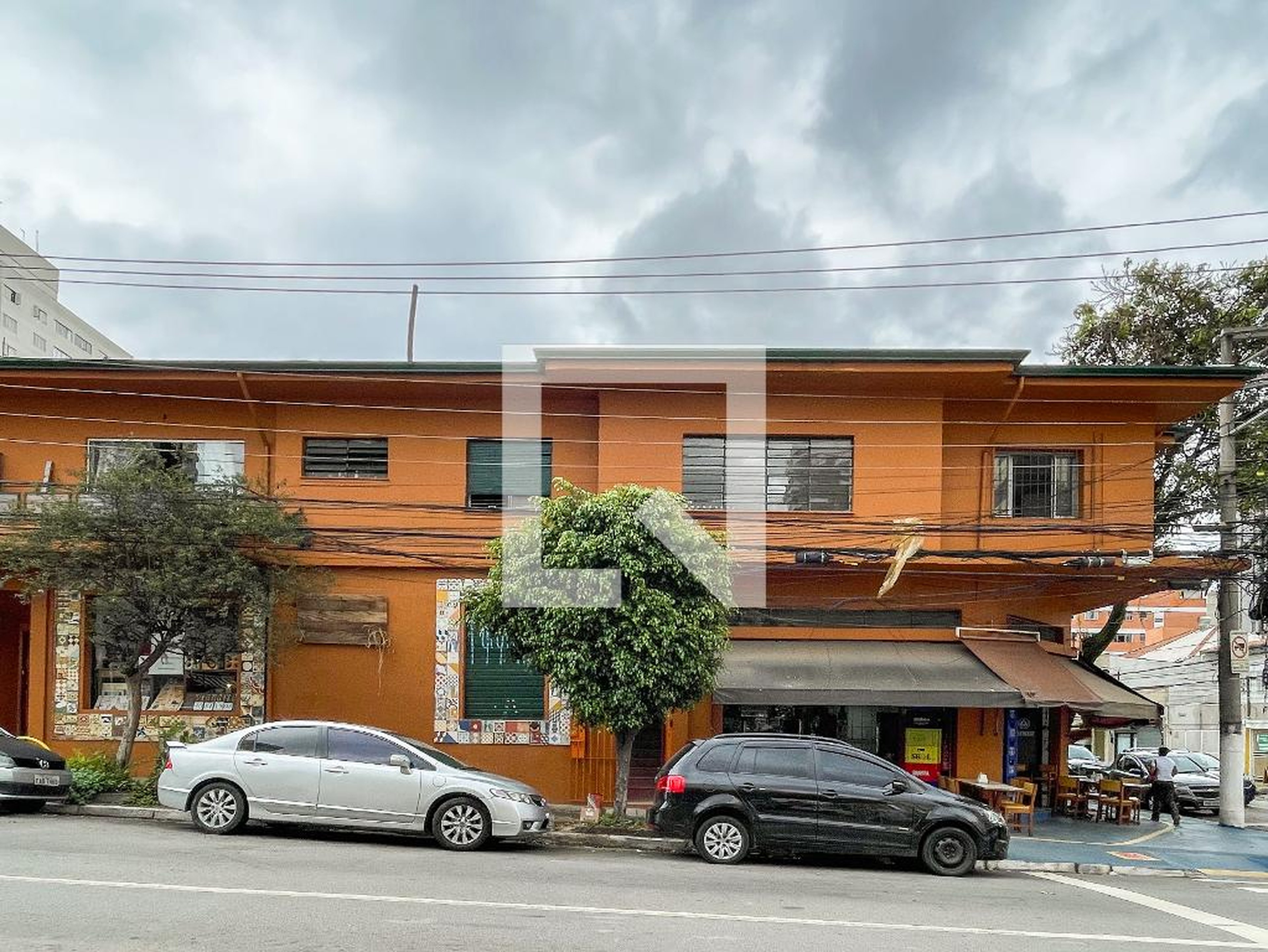 Fachada Condomínio em Rua Artur de Azevedo, 685