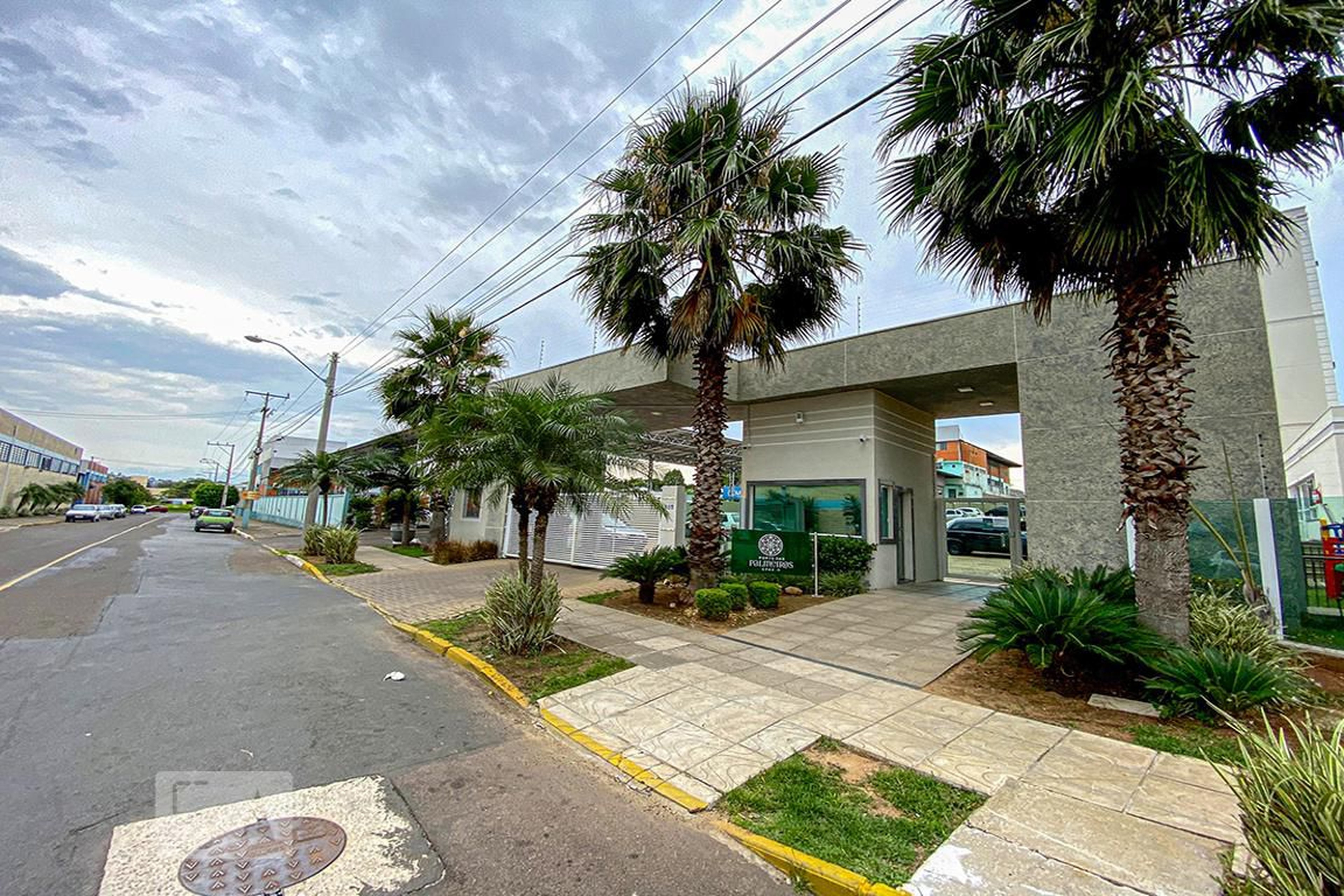 Fachada do Condomínio Condomínio em Rua Sobradinho, 296