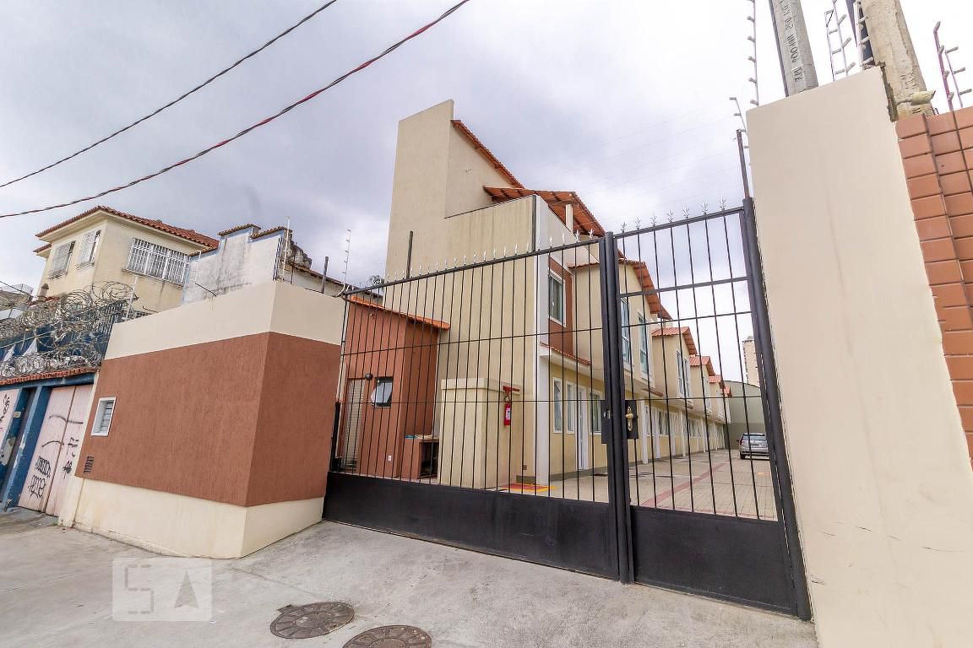 Fachada do Condomínio Condomínio Magalhães Castro, 255