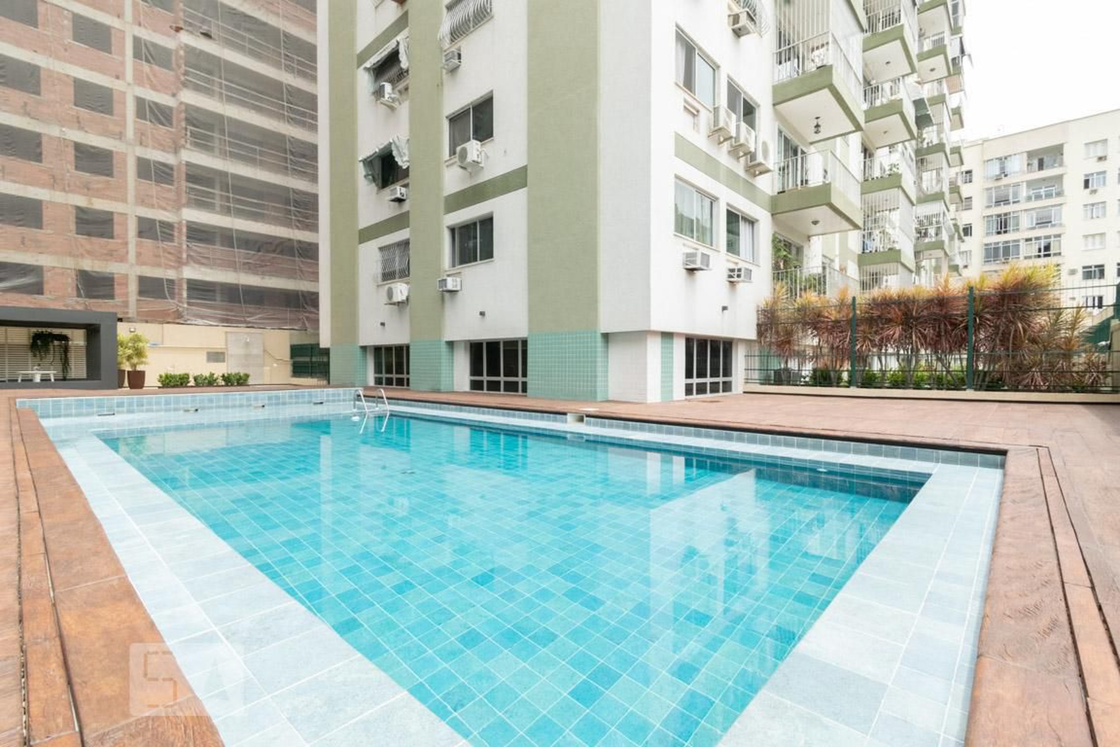 PISCINA - Edifício Montreux