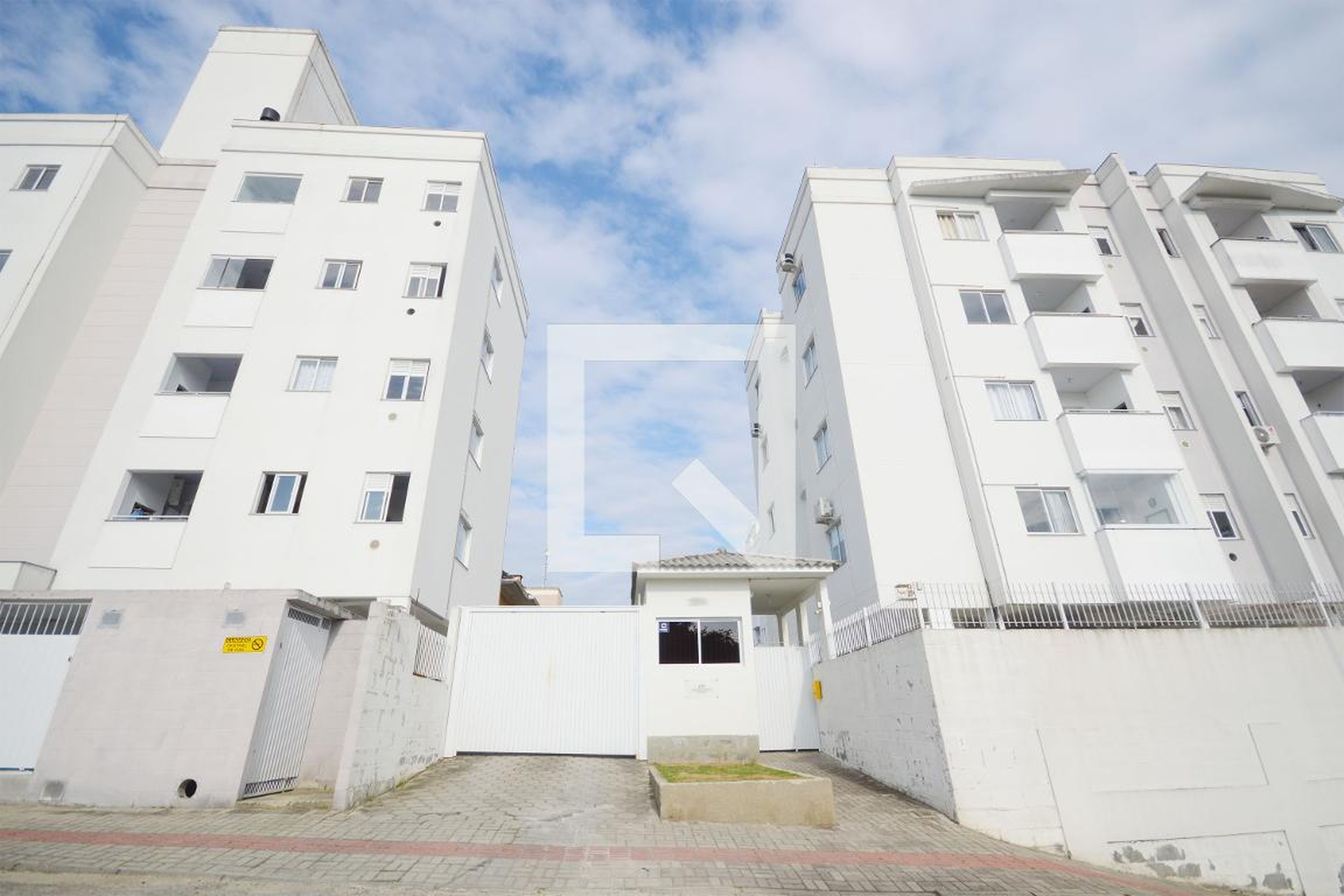 Fachada Condomínio Morada dos Poetas