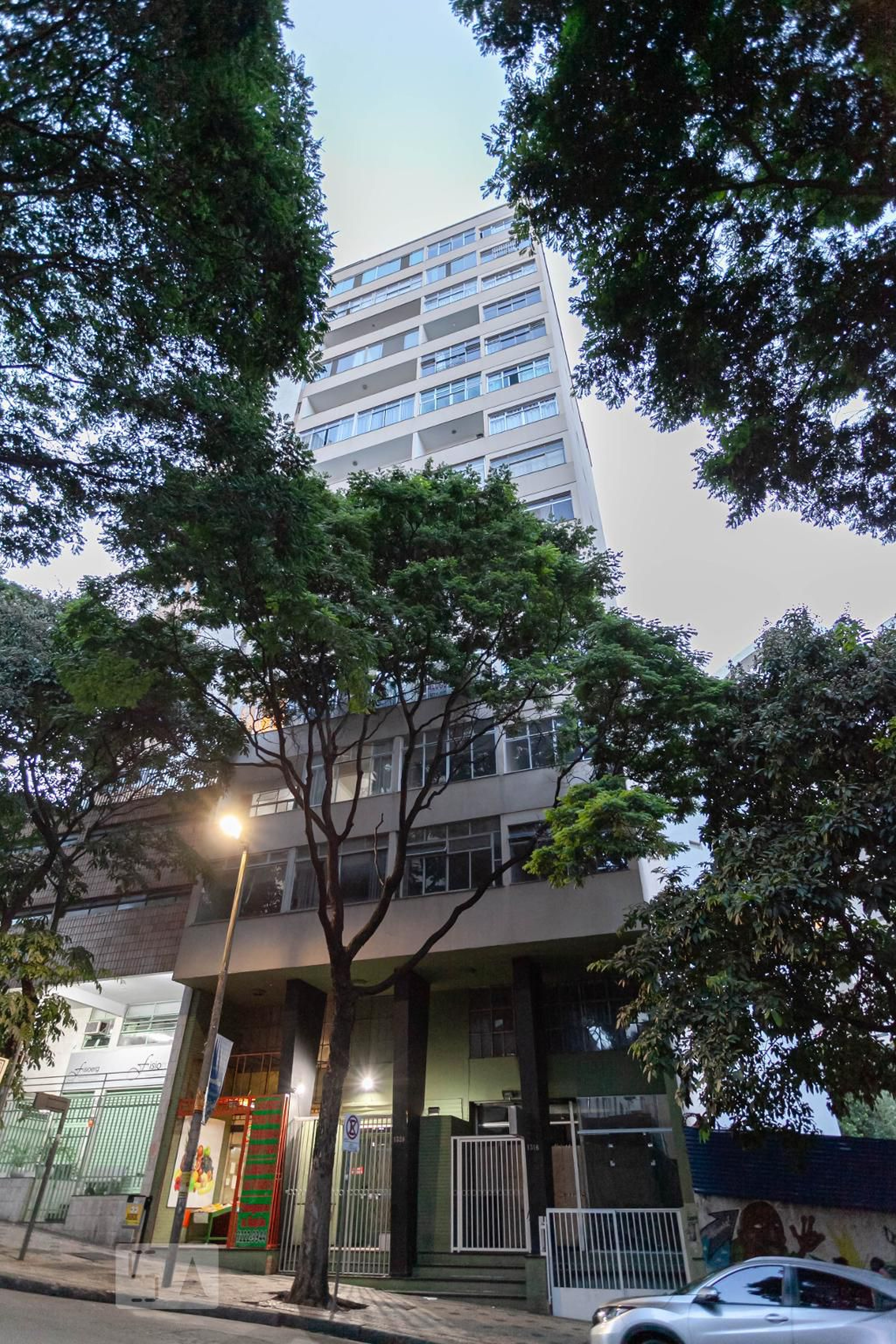 Fachada do Prédio Condomínio em Rua da Bahia, 1320