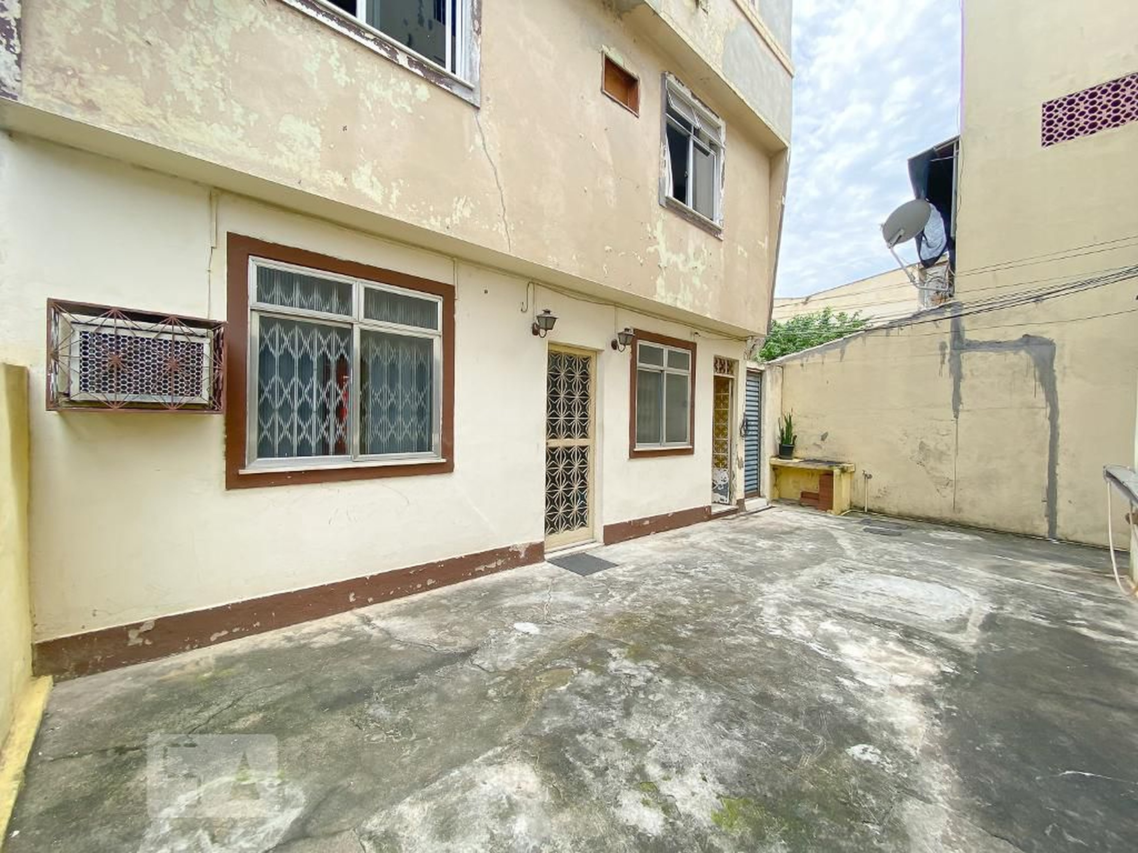 Entrada do prédio - null