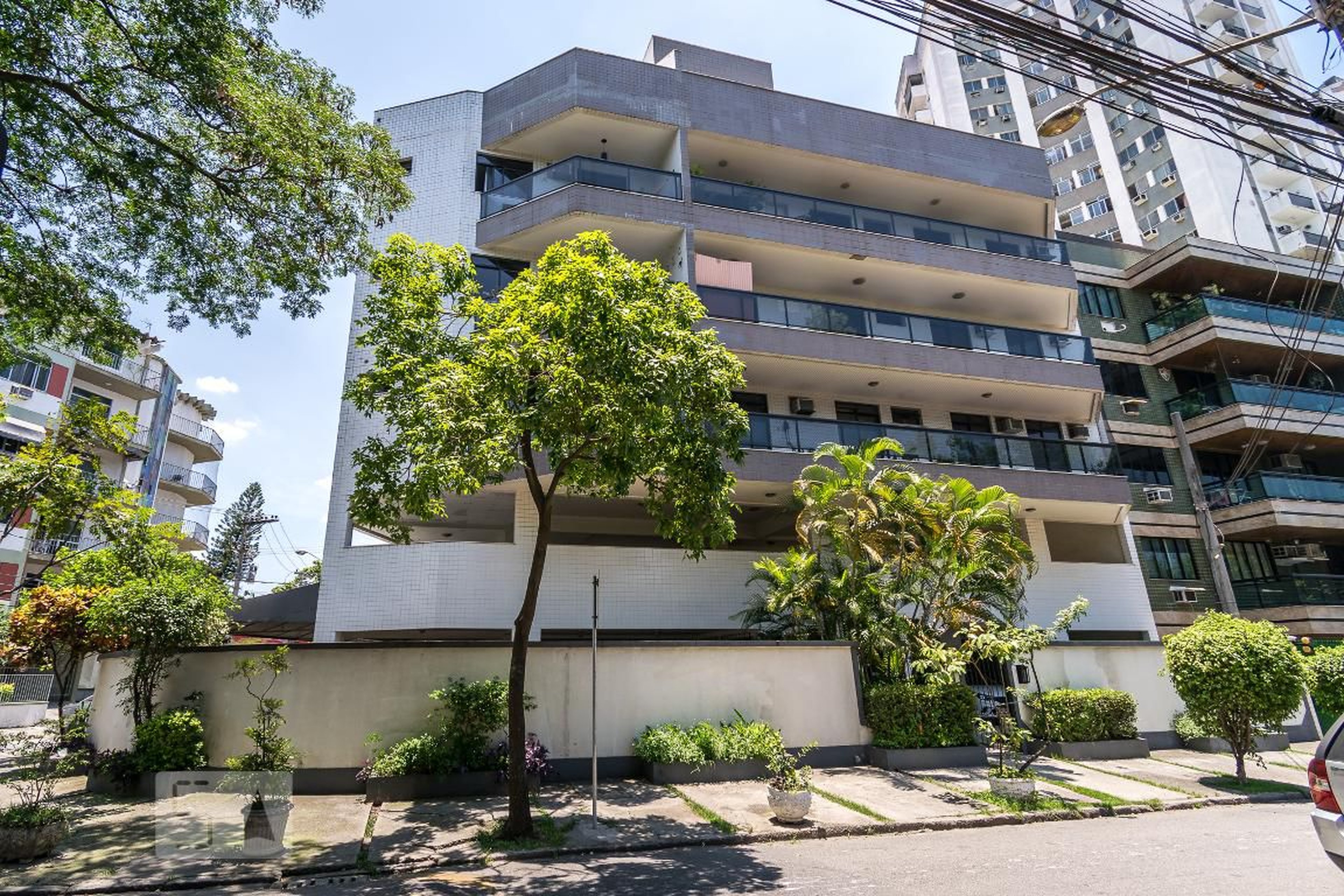 Fachada do Prédio Condomínio em Rua Cabo Herculano, 77