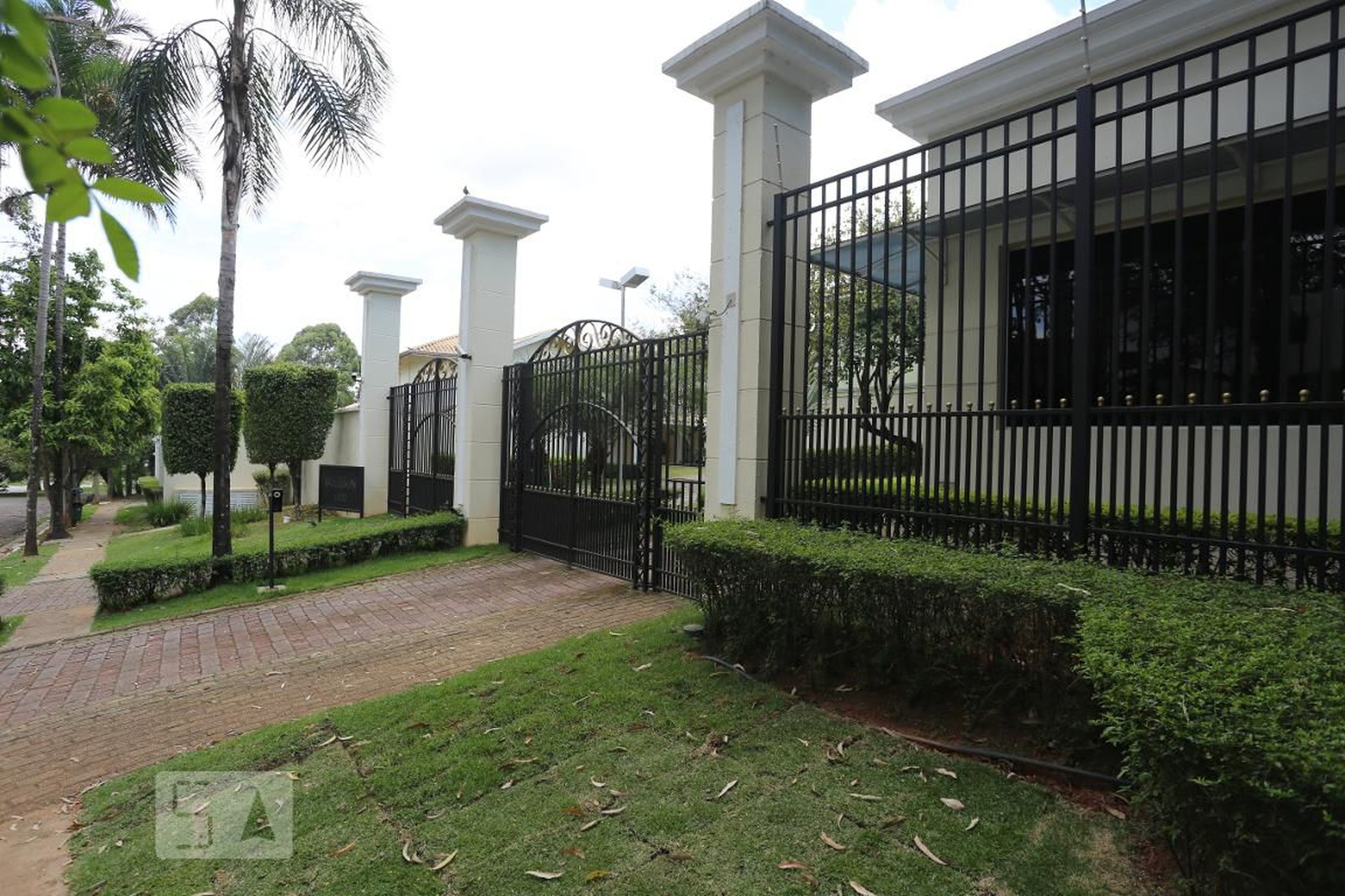 Fachada do Condomínio Condomínio Casa de Bourbon