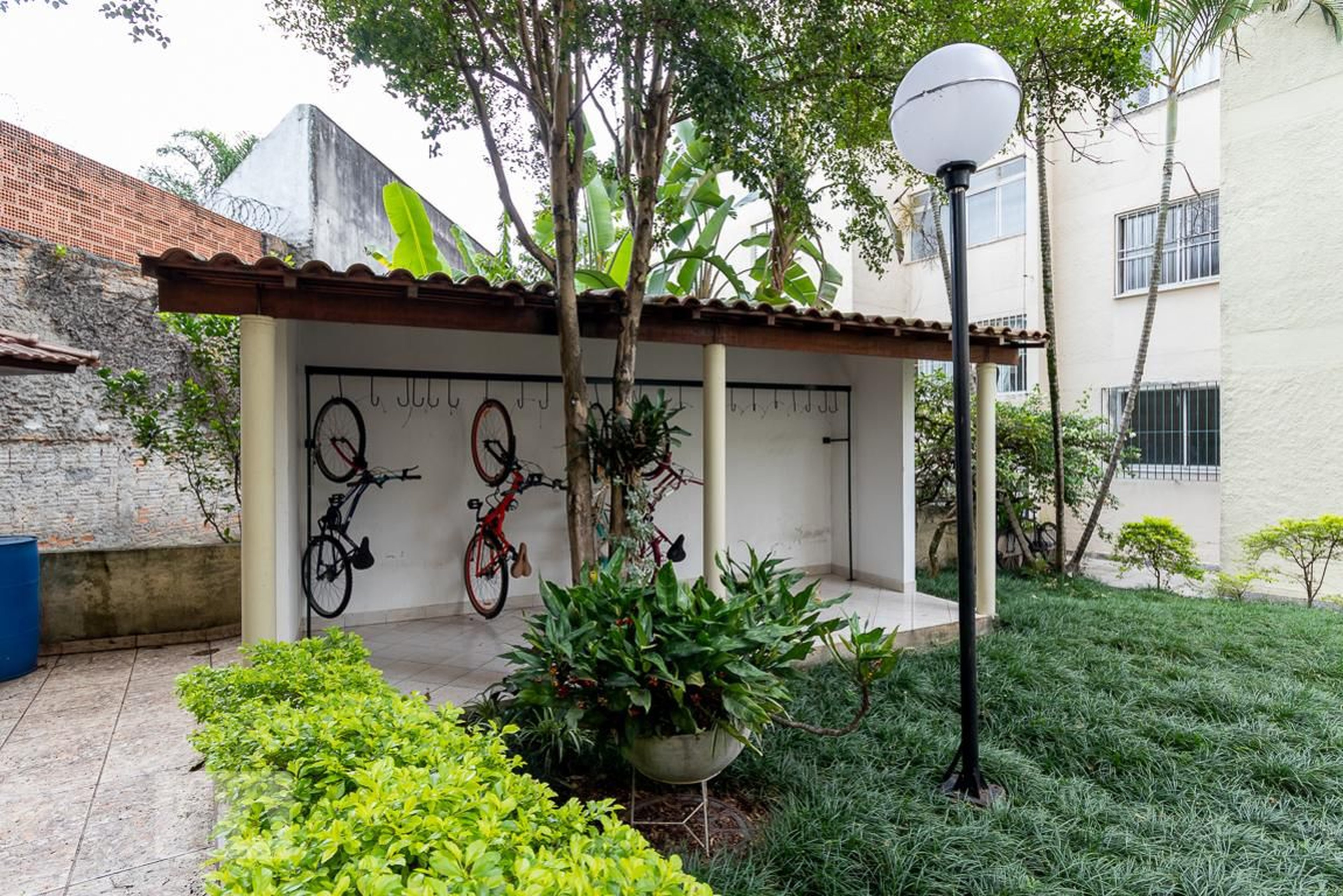 Bicicletário - Edifício residencial Alto de Pinheiros 2000