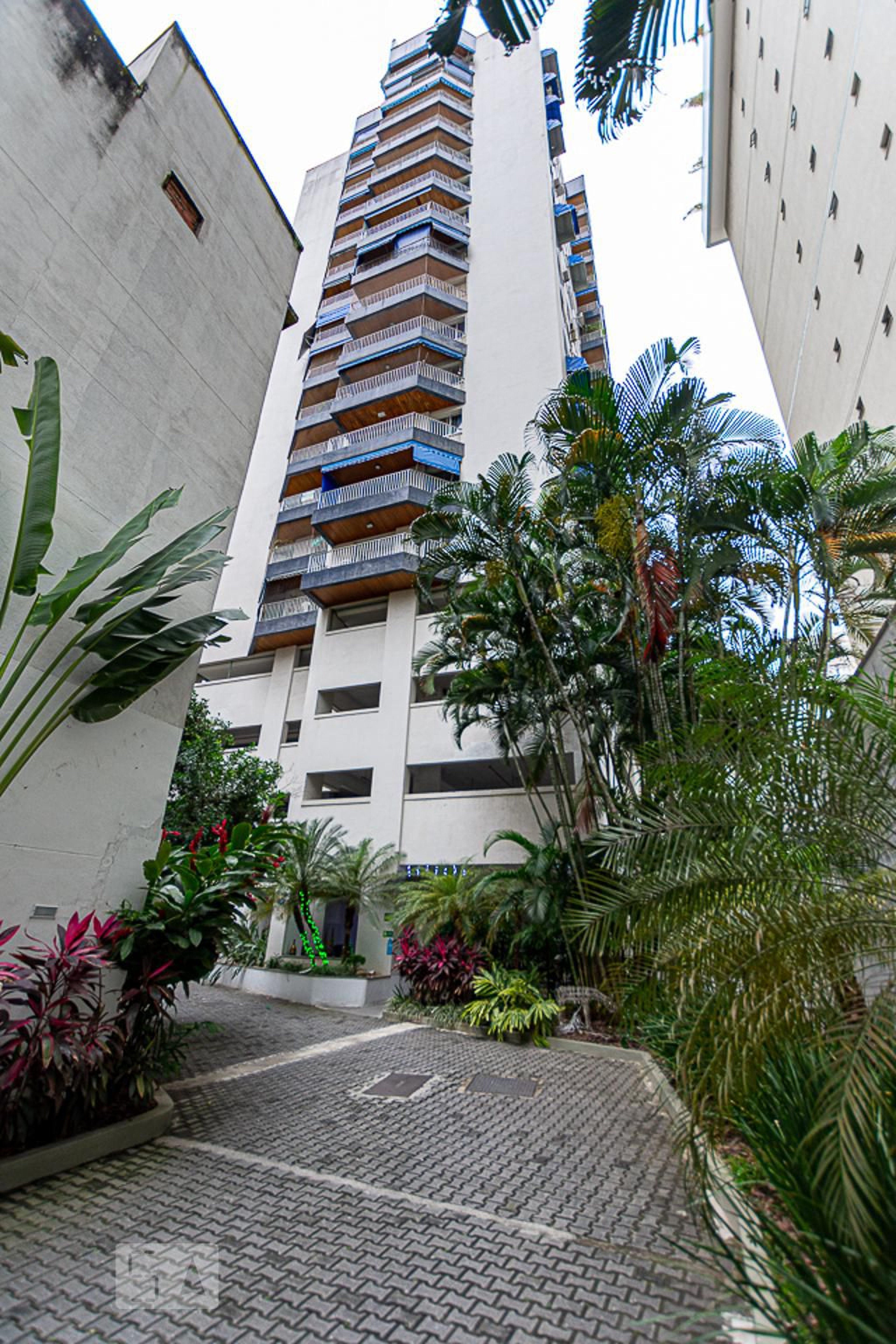 Fachada do Condomínio Edifício Solar das Amendoeiras