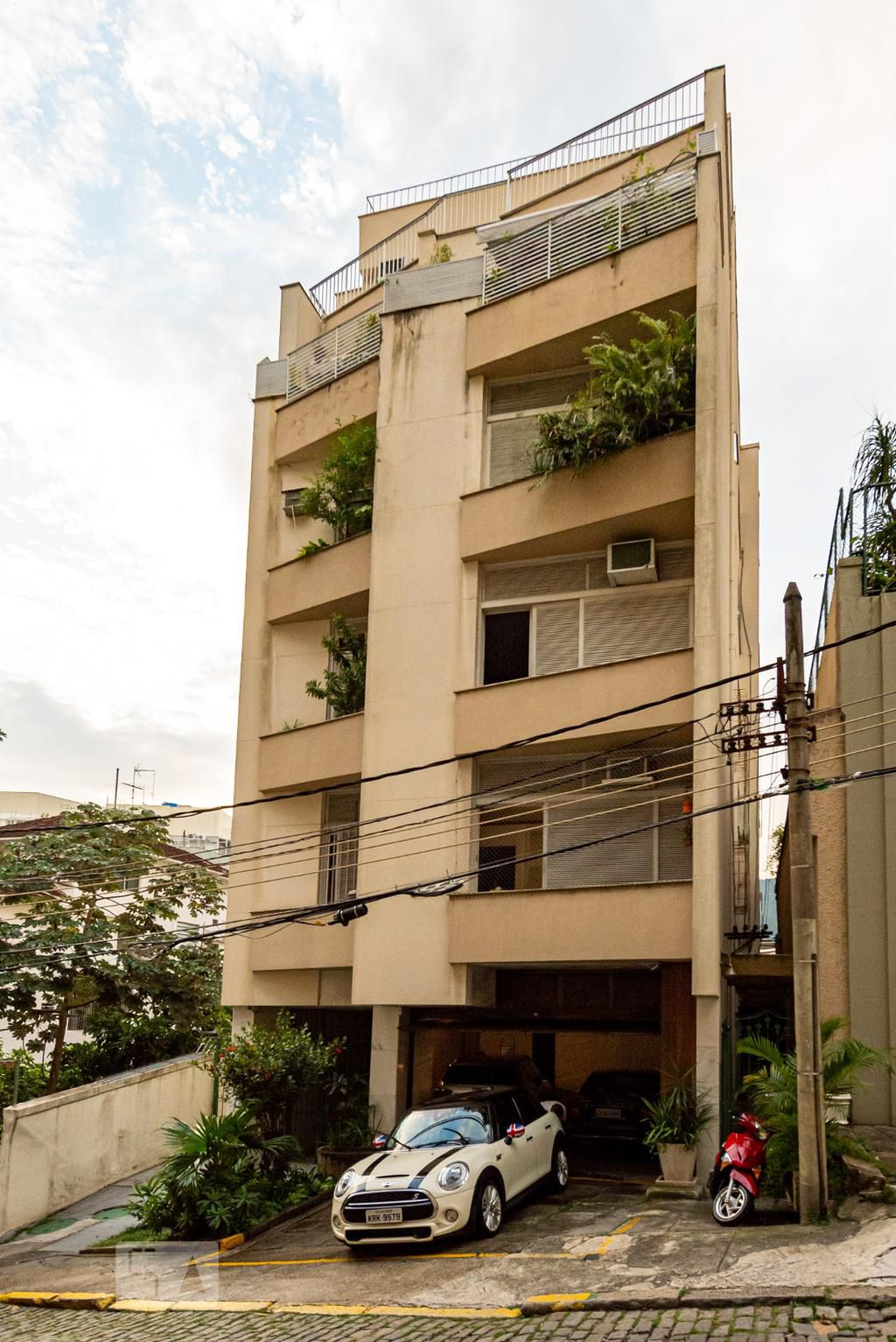 Fachada Condomínio em Rua Baronesa de Poconé, 117