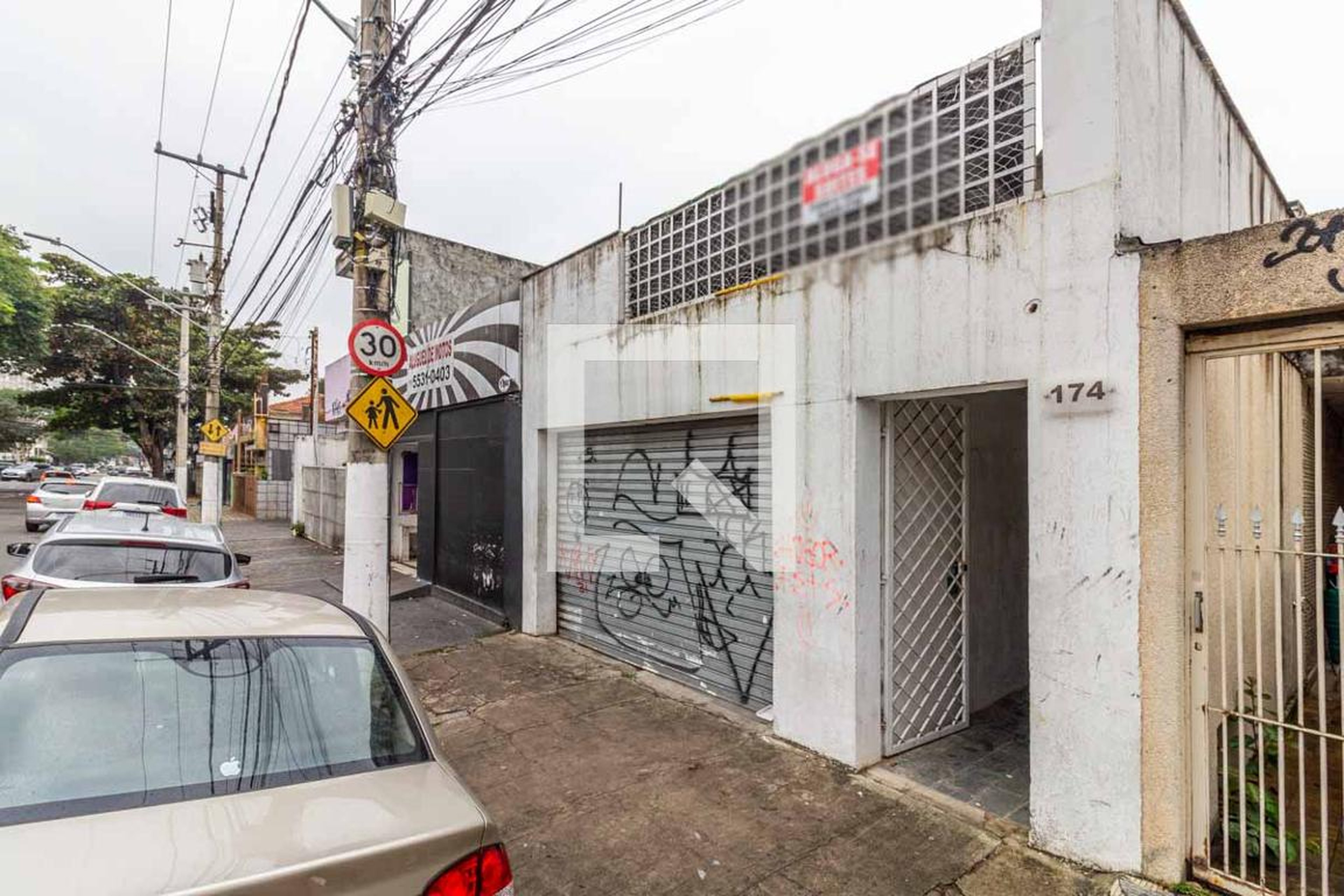 Fachada Condomínio em Rua dos Chanés, 174