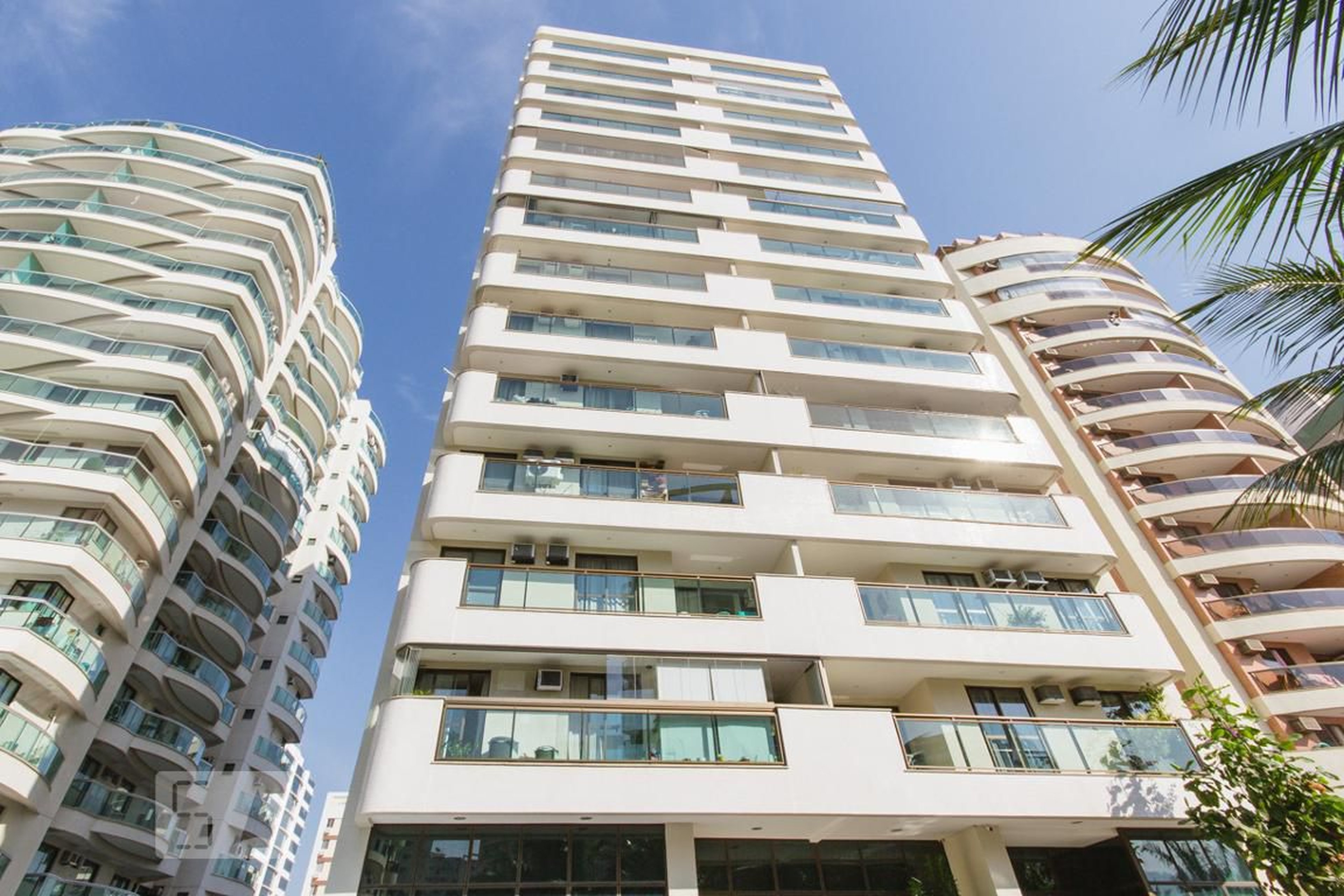 Fachada do Condomínio Condomínio Pan Paradiso