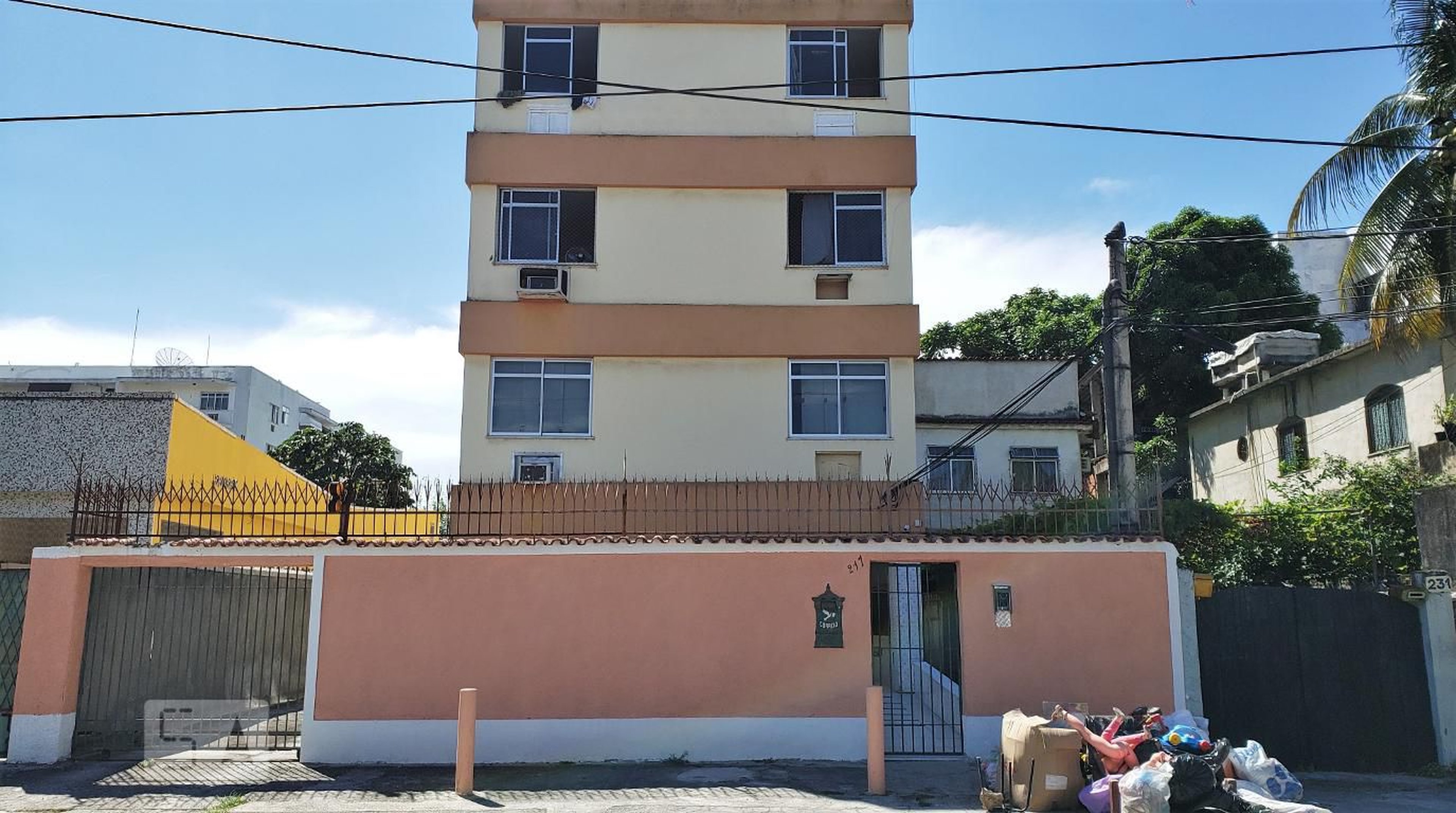 Fachada do Condomínio Condomínio Pajurá