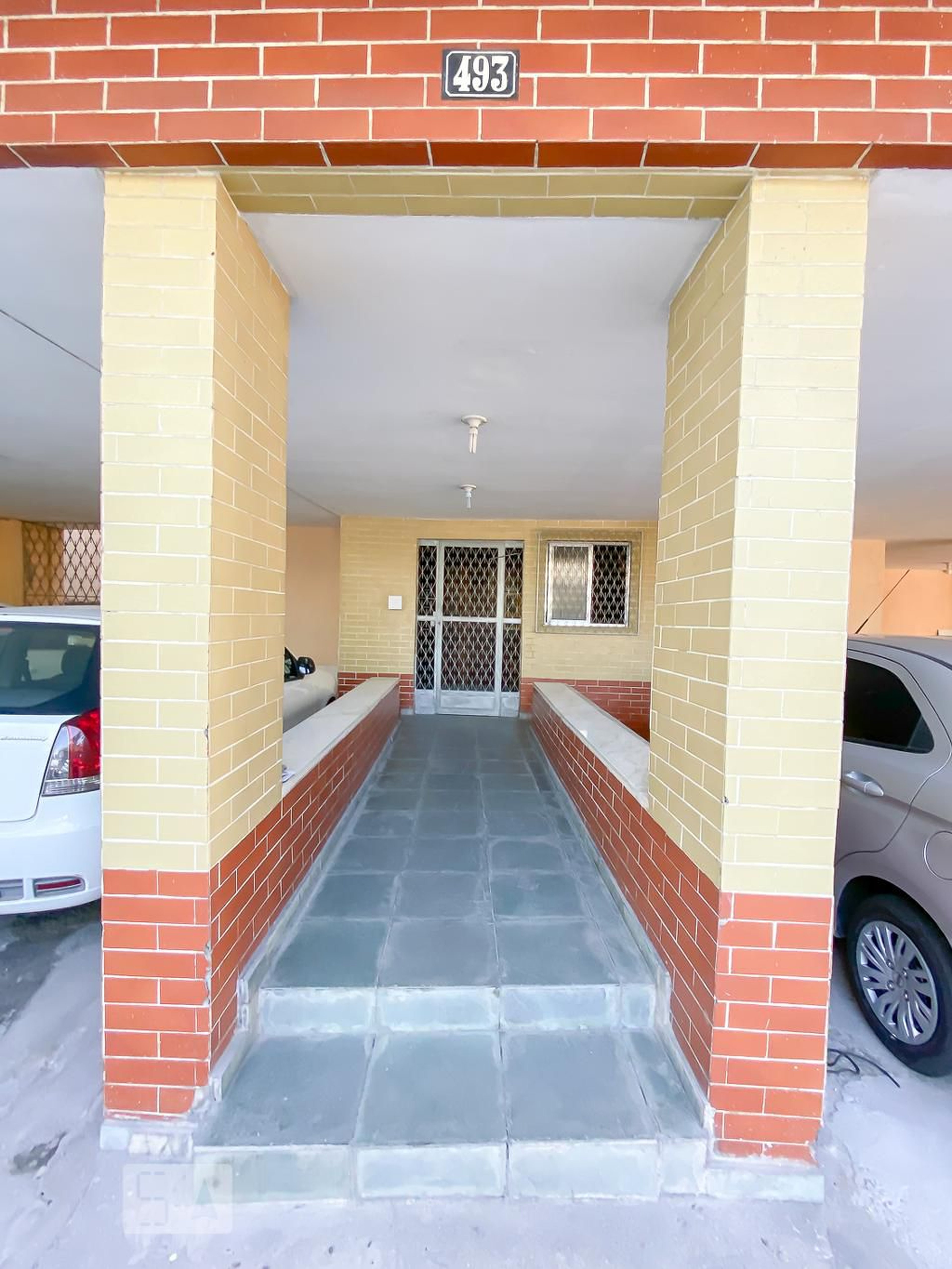 Entrada do prédio - null