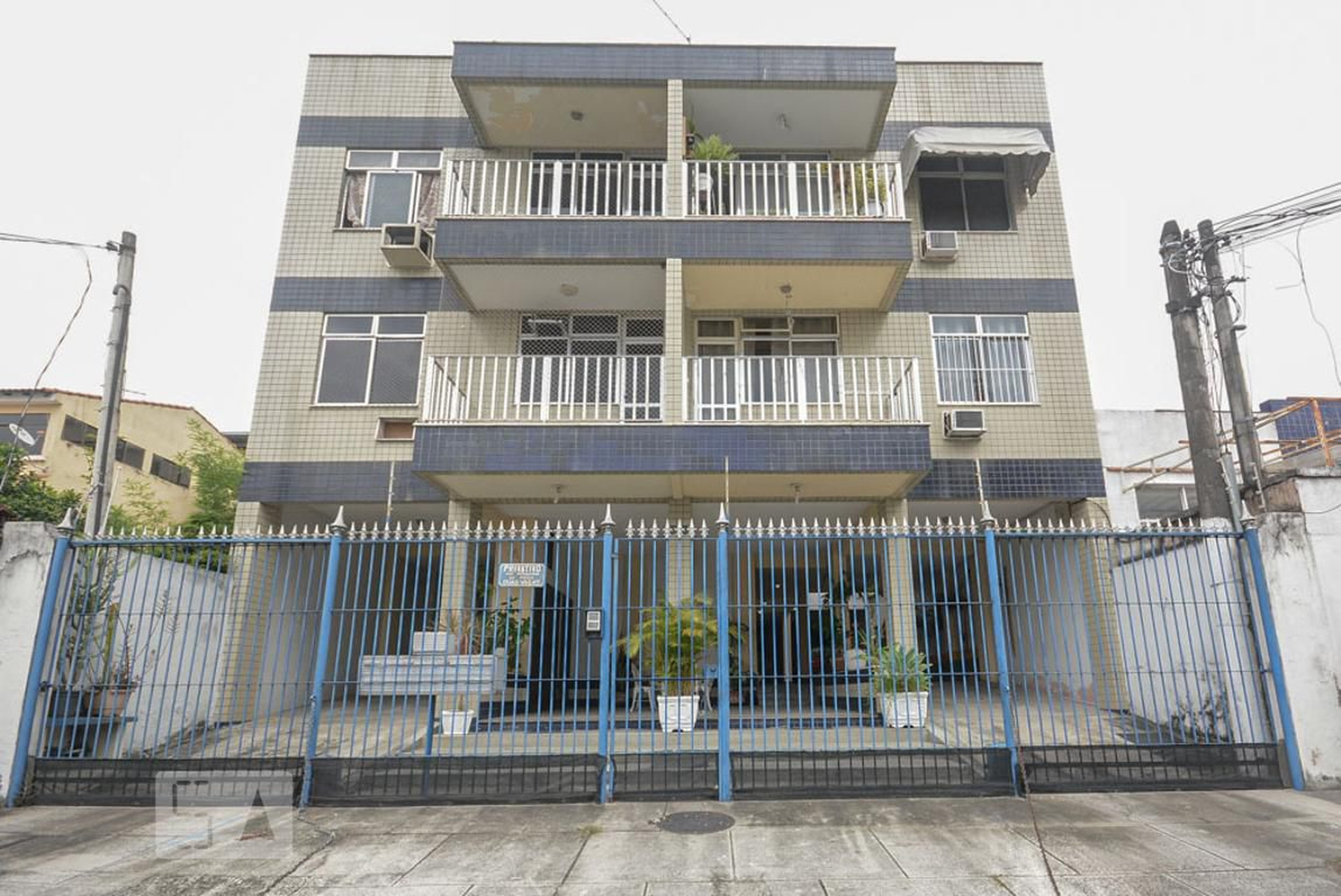 Fachada do Condomínio Condomínio em Estrada do Rio Grande, 585