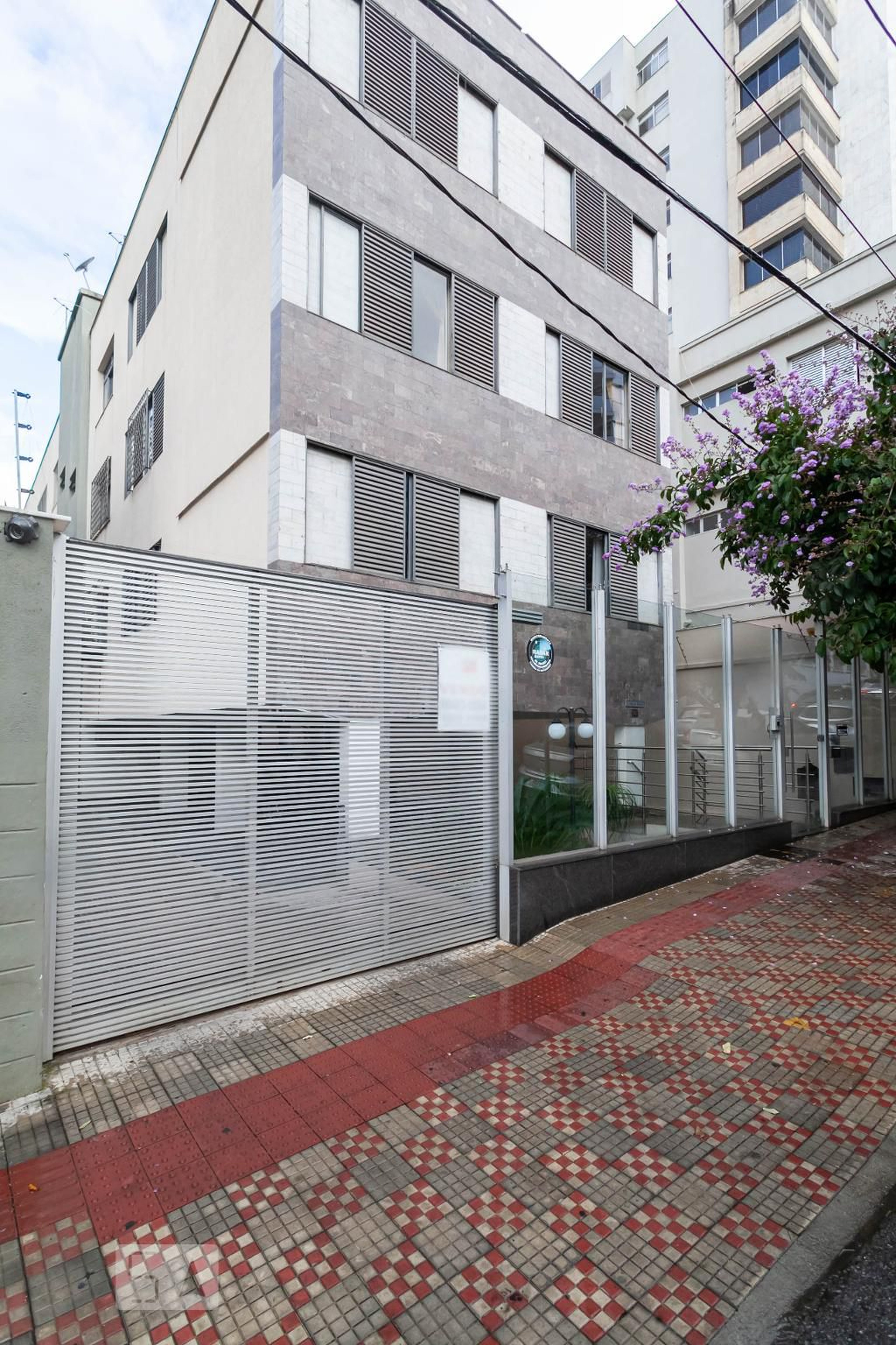 Fachada do Prédio Condomínio em Rua Carangola, 347