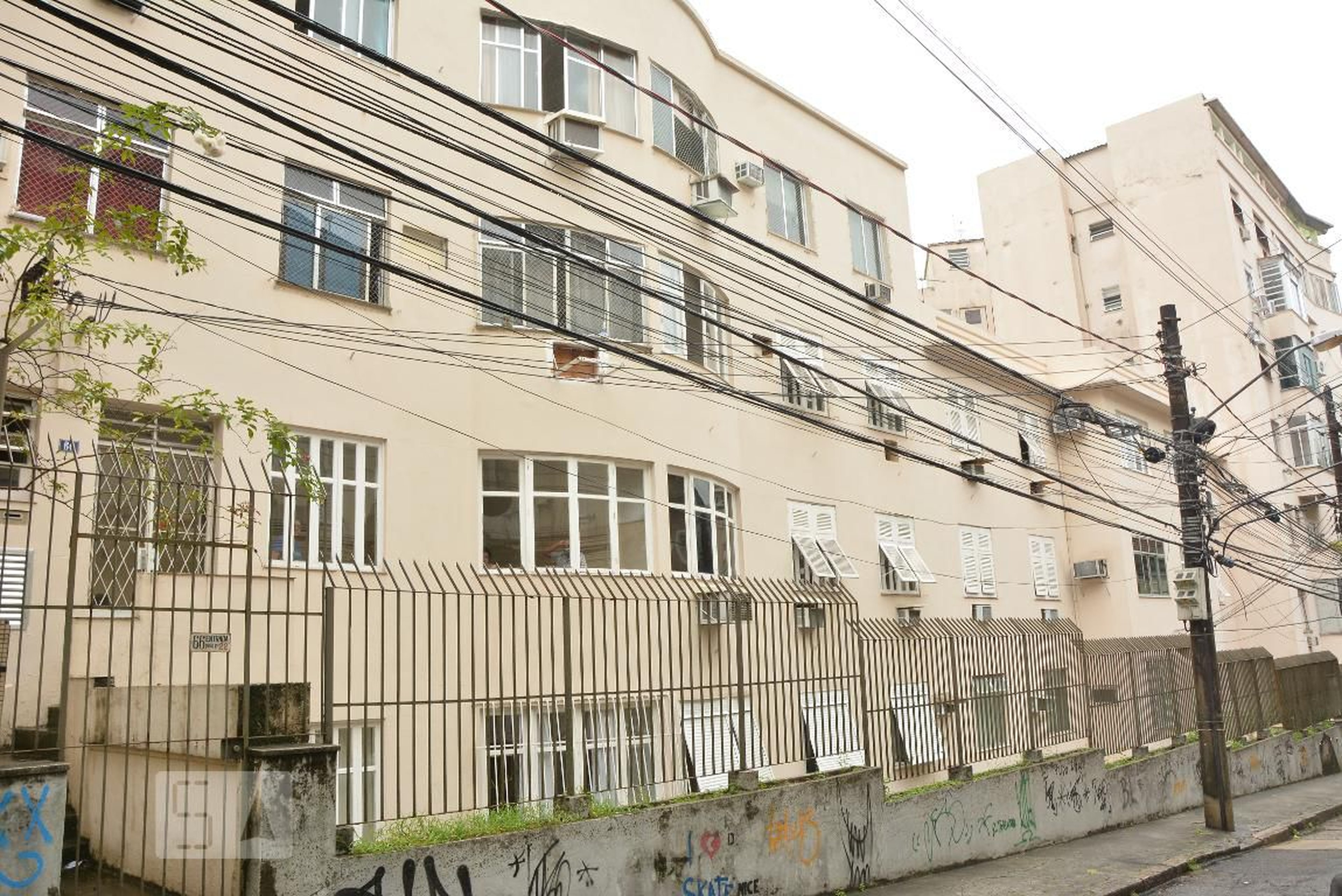 Fachada Condomínio em Rua Cardoso Júnior, 66