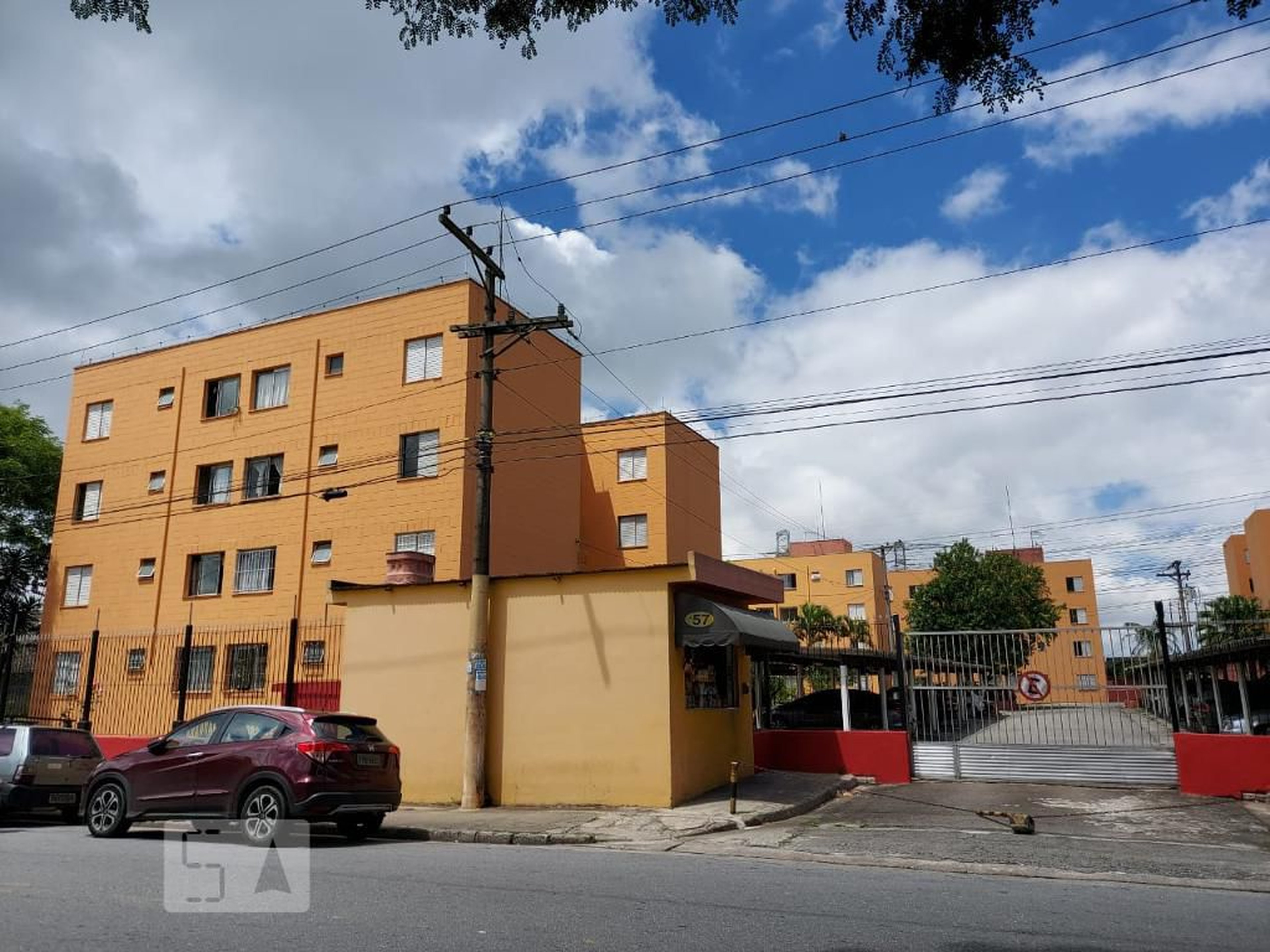 Fachada Condomínio em Rua Doutor Almenor Jardim Silveira, 12