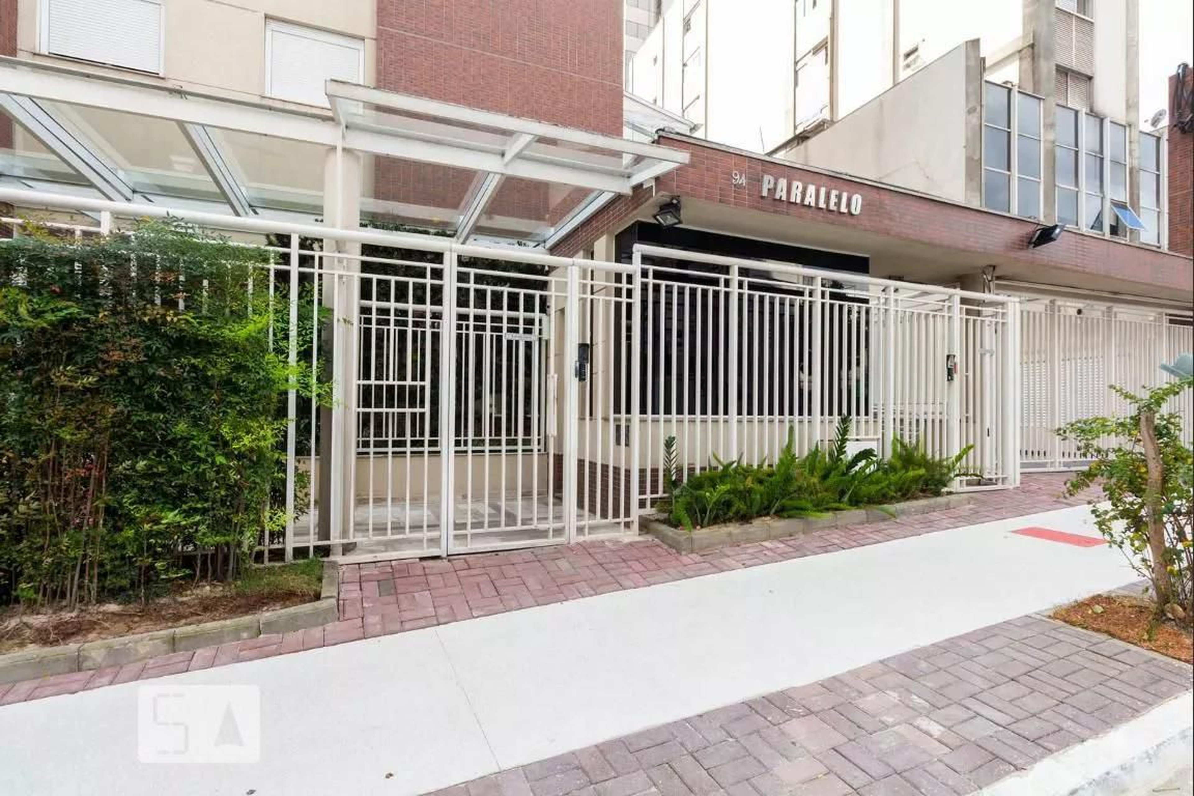 Fachada do Condomínio Edifício Paralelo