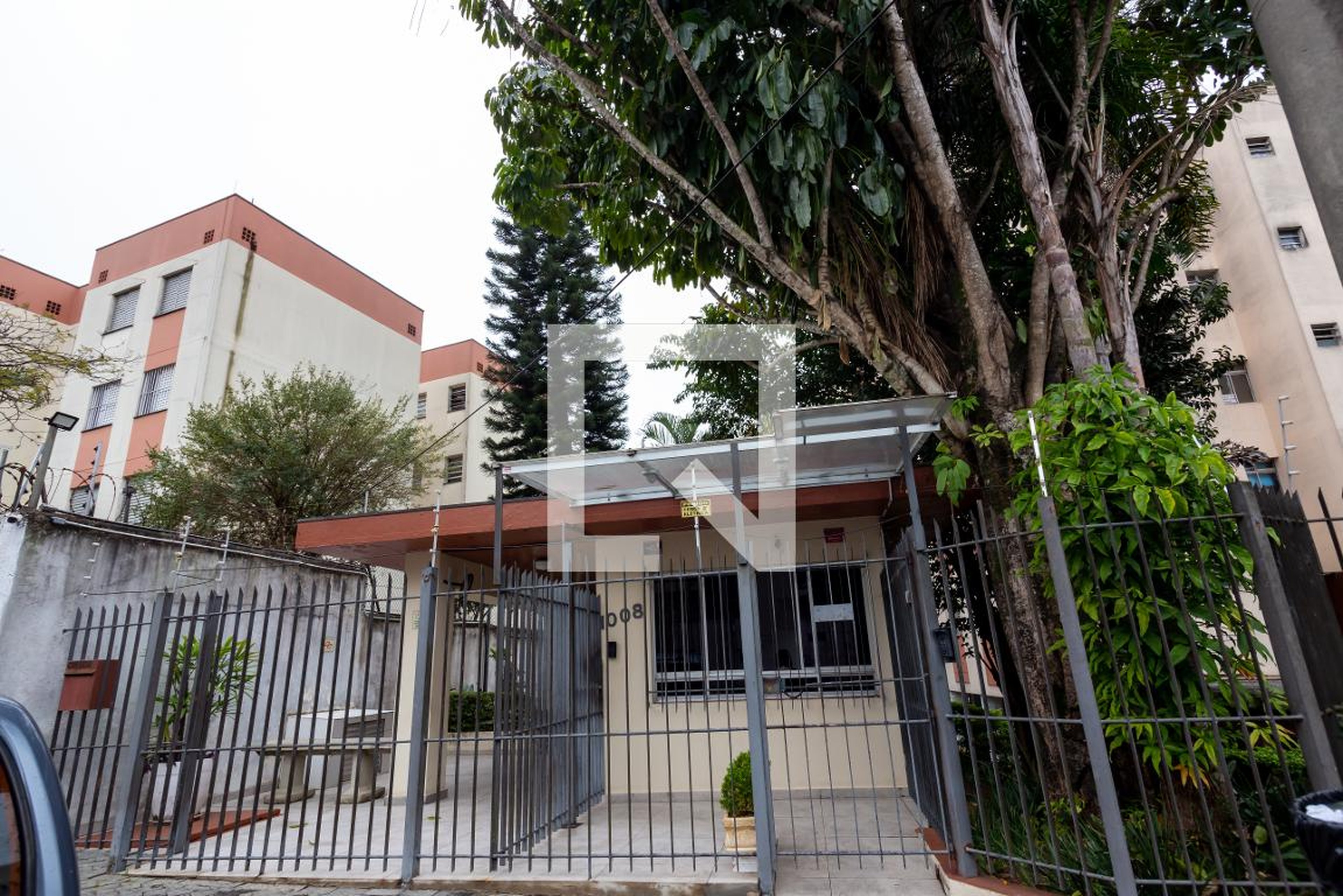 Fachada do Condomínio Condomínio em Rua Eusébio de Paula Marcondes, 1008