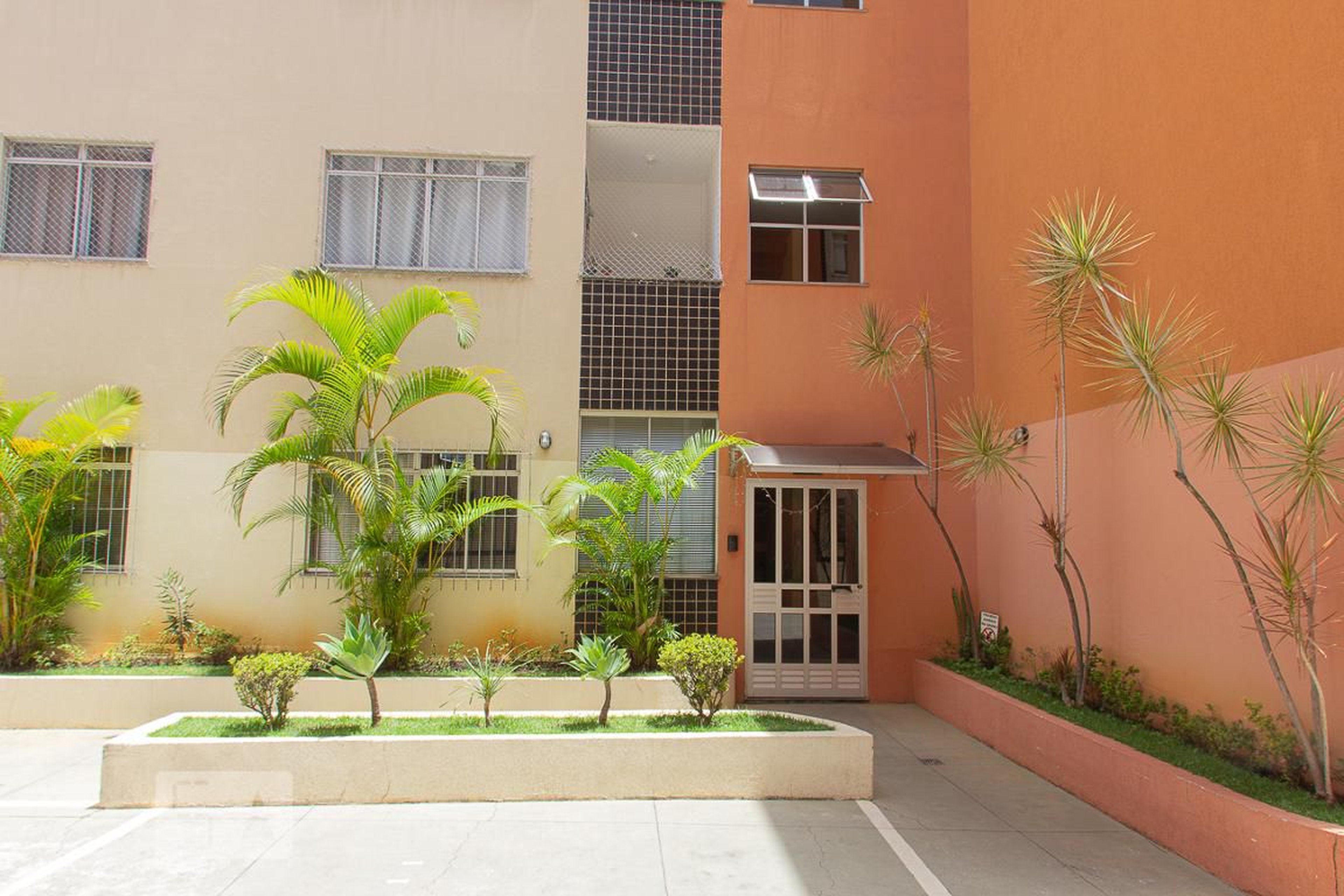 Entrada do Prédio - Aroeira