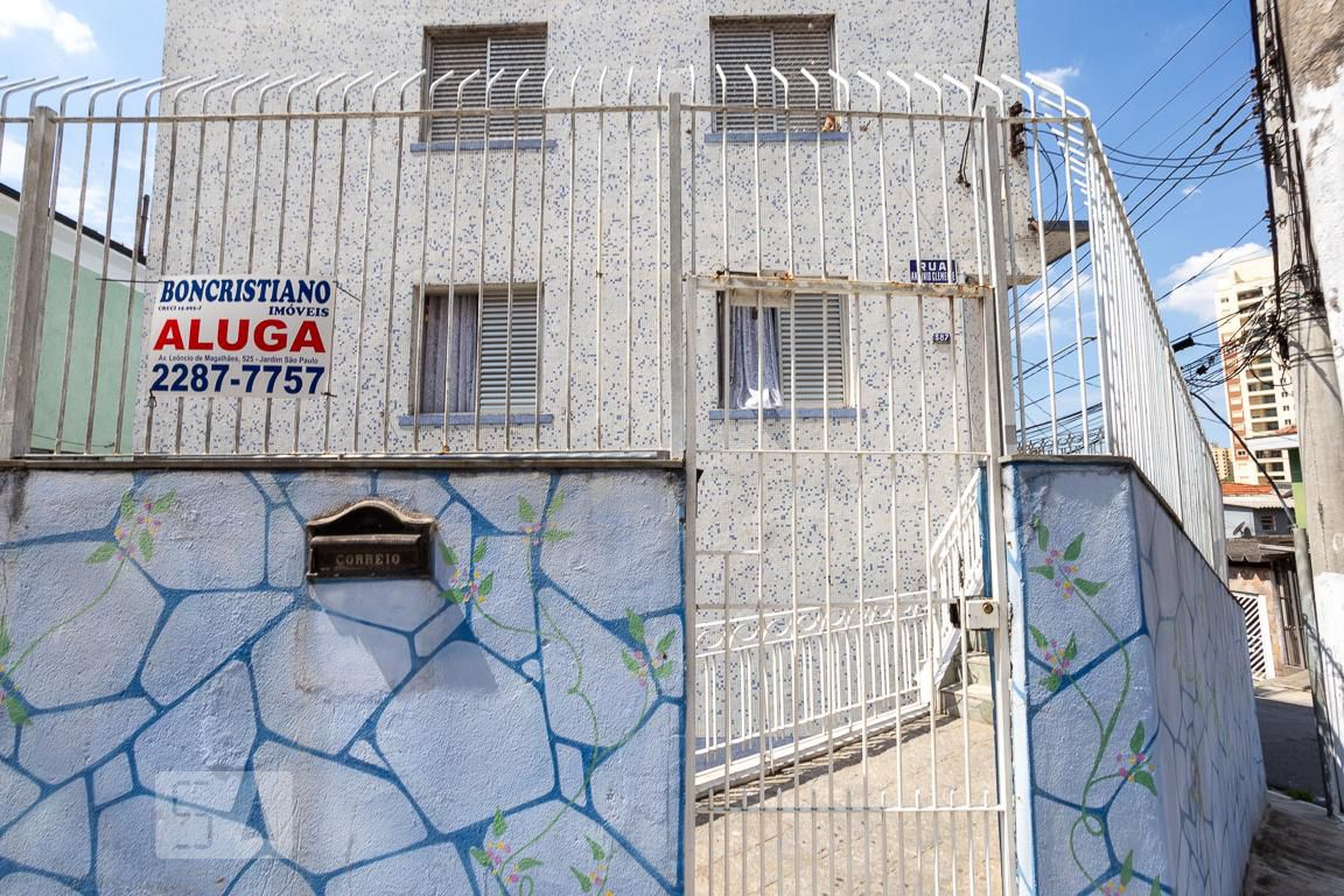 Fachada do Condomínio Condomínio em Rua Antônio Clemente, 387