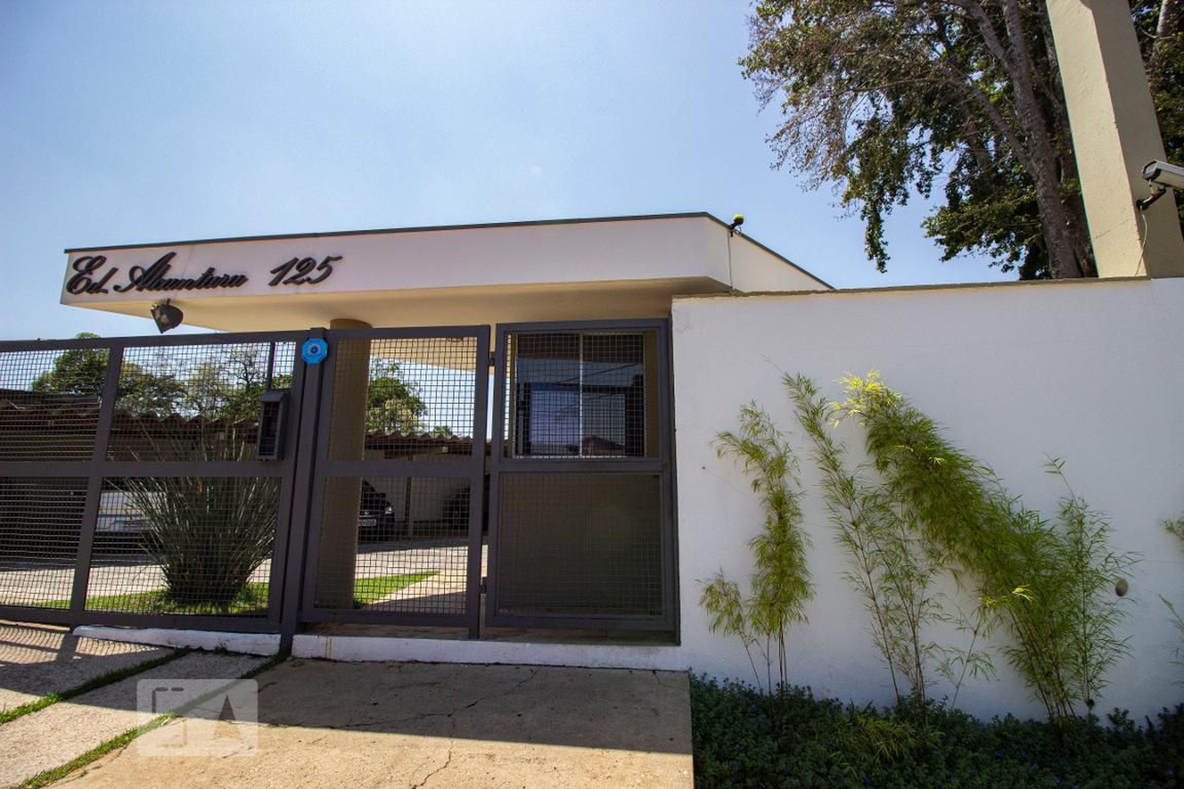 Fachada do Condomínio Edifício Alcântara