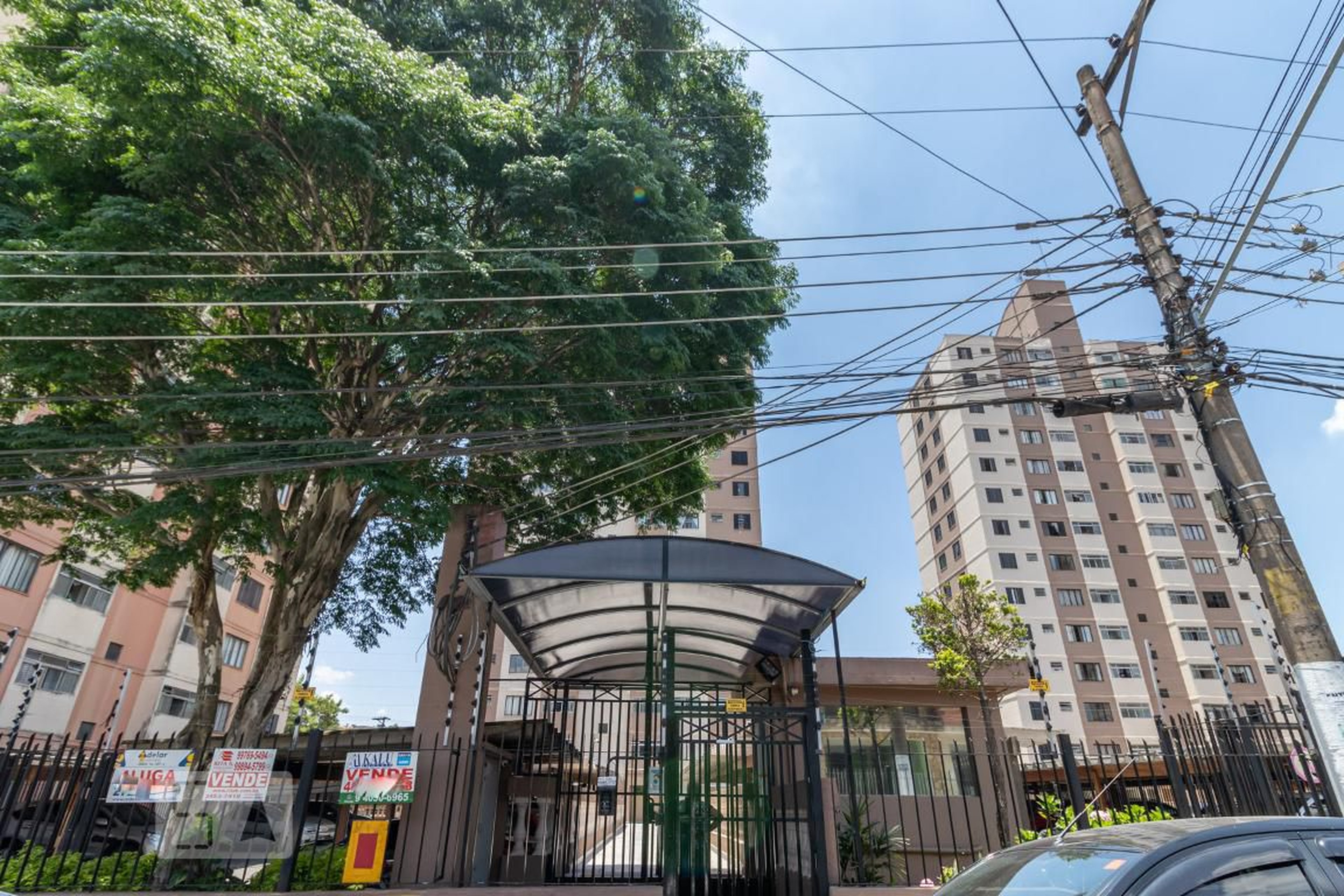 Fachada do Condomínio Condomínio Sabias