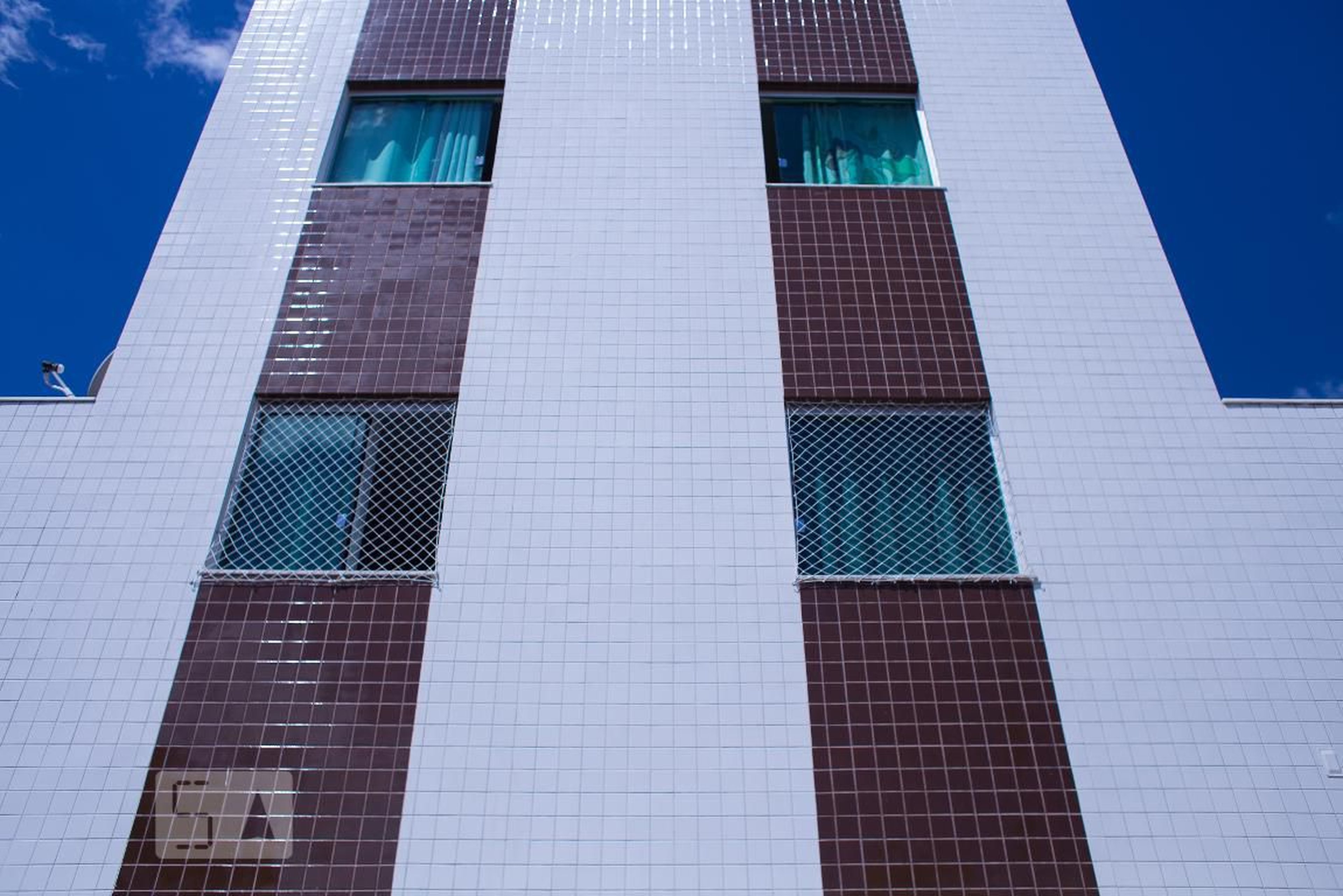 Fachada Condomínio em Rua Laranjeiras, 99