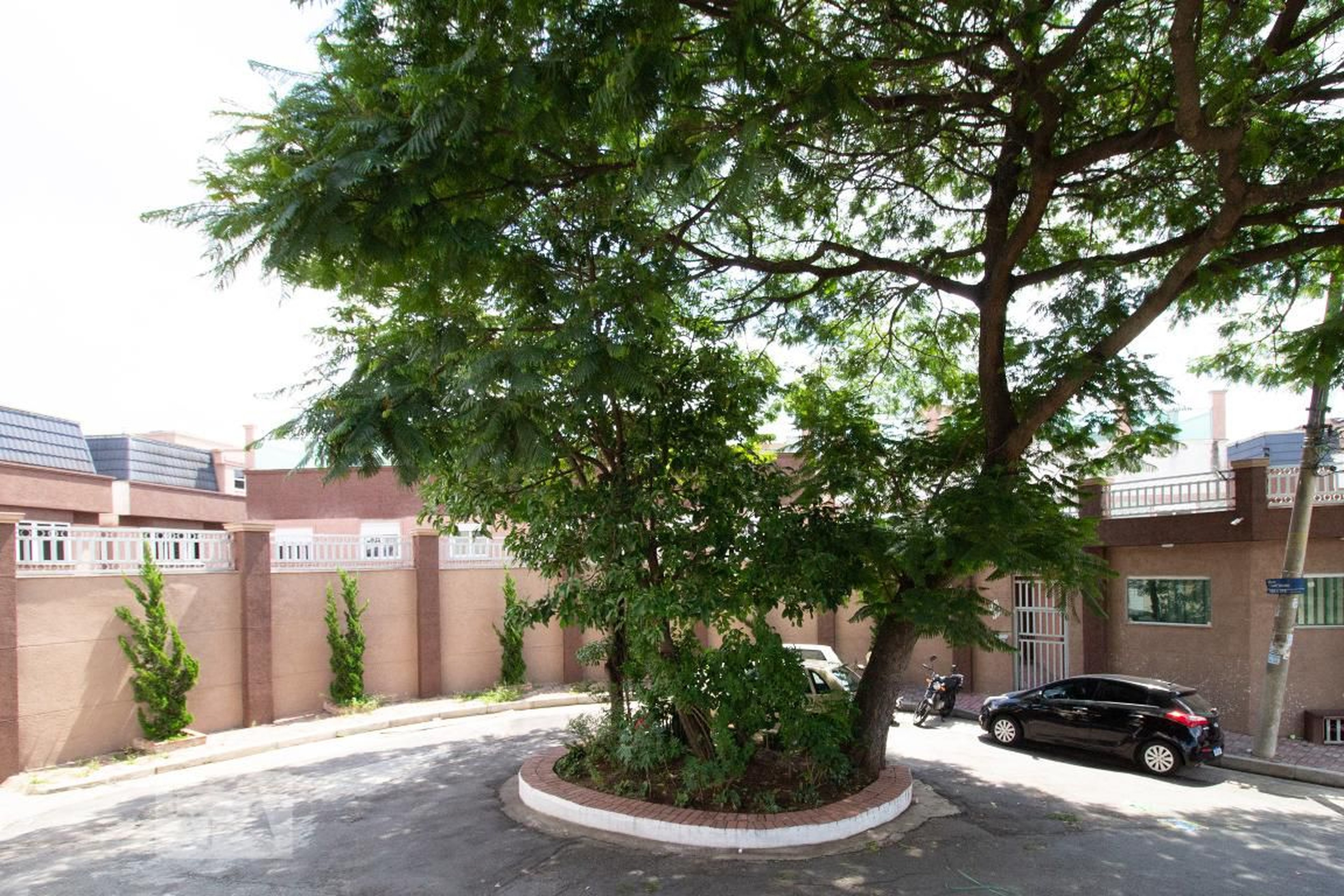 Fachada do Condomínio Condomínio em Rua Ouro Verde, 173