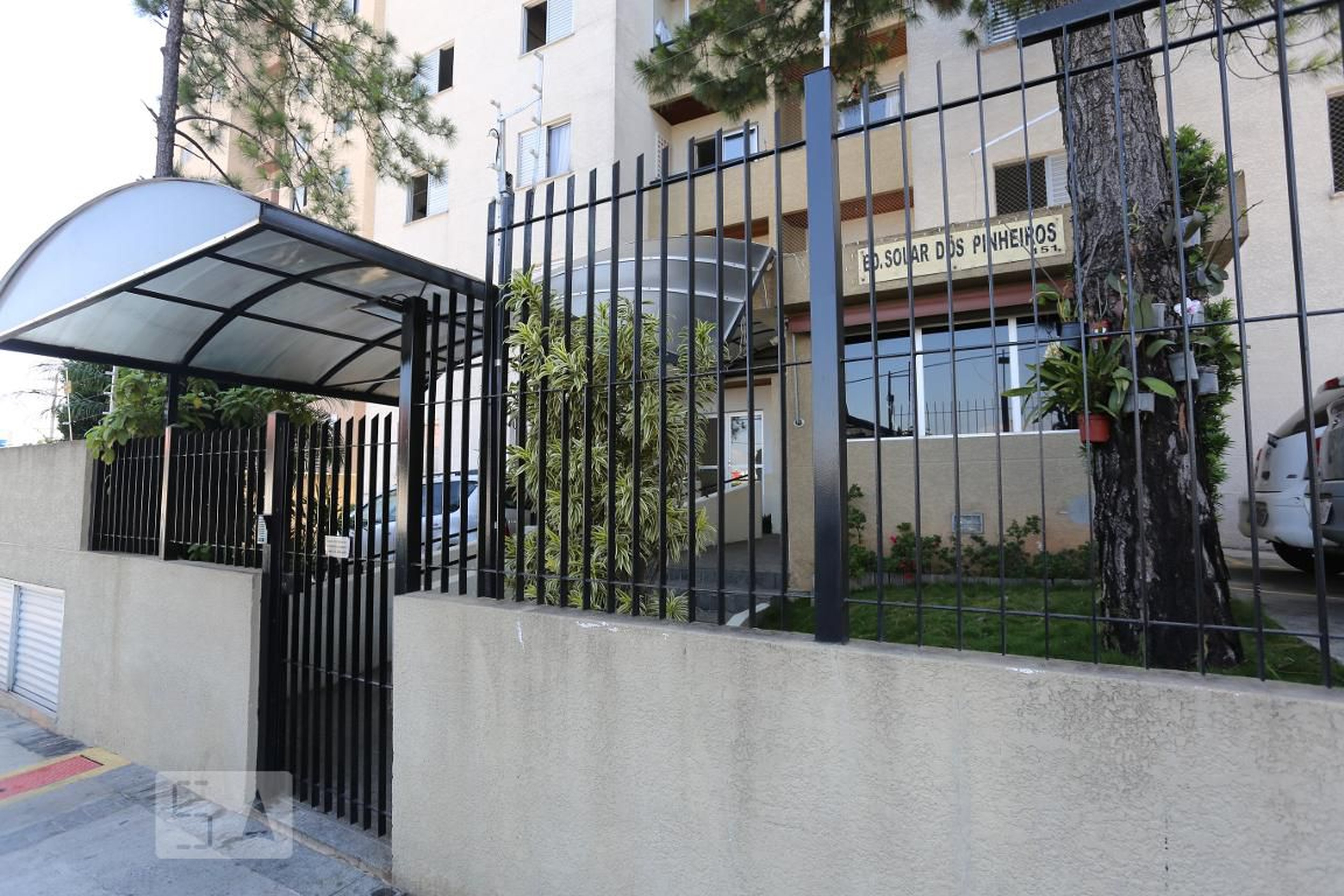 Fachada do Condomínio Condomínio Solar dos Pinheiros