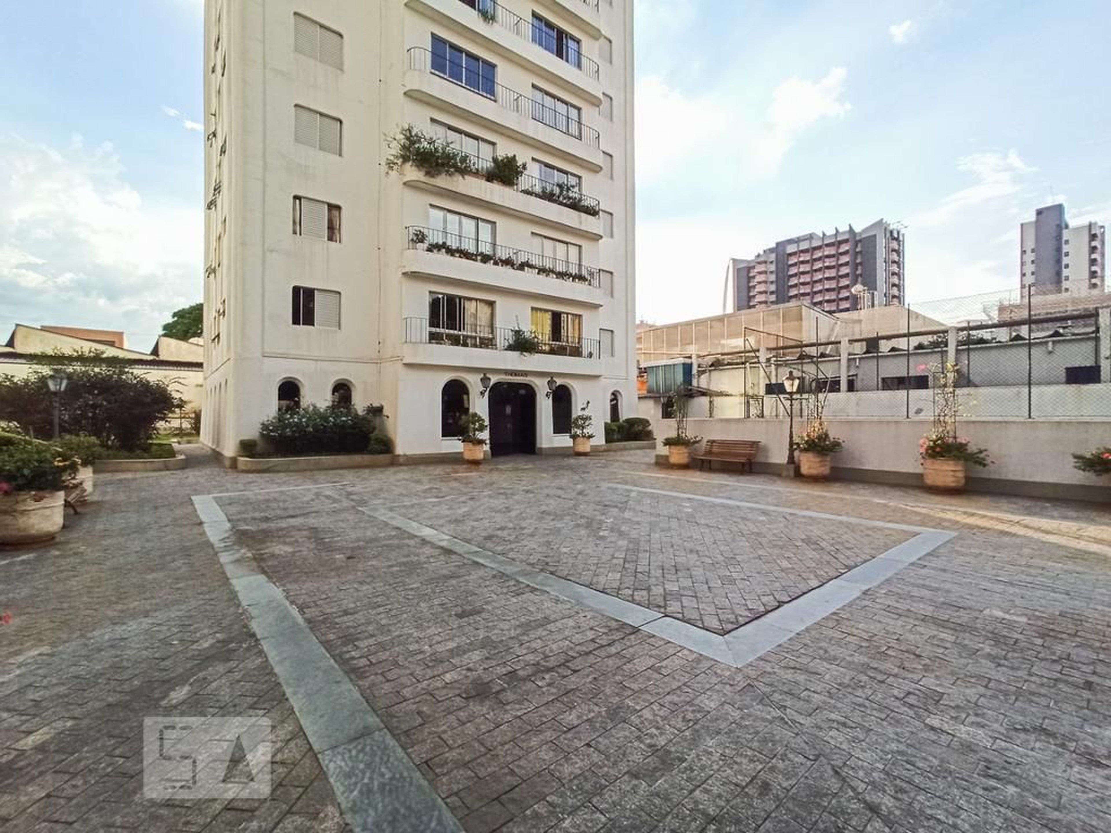 Area Comum - Charlotte Thomas e Anne Cristine