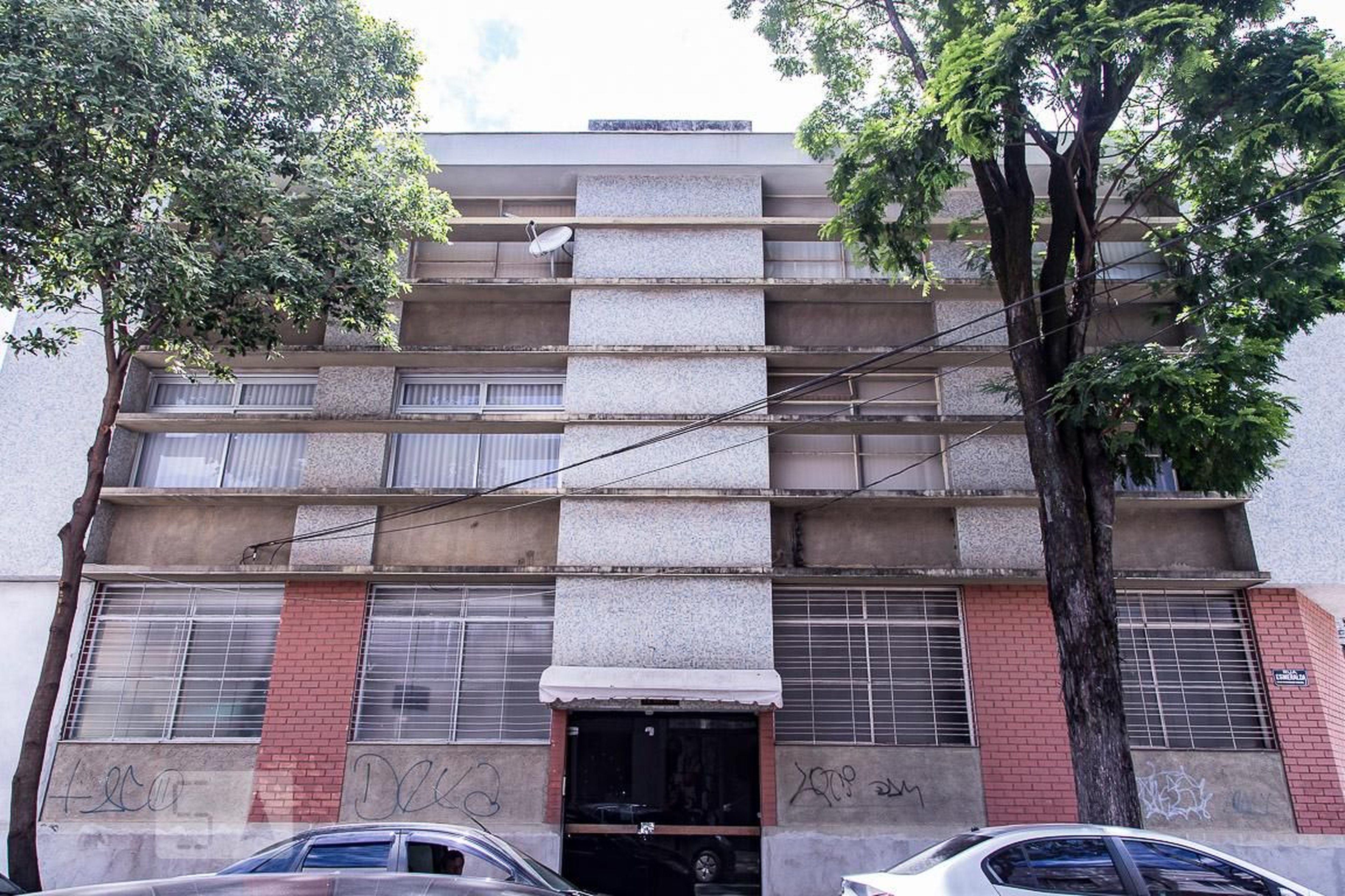 Fachada Condomínio em Rua Esmeralda, 455