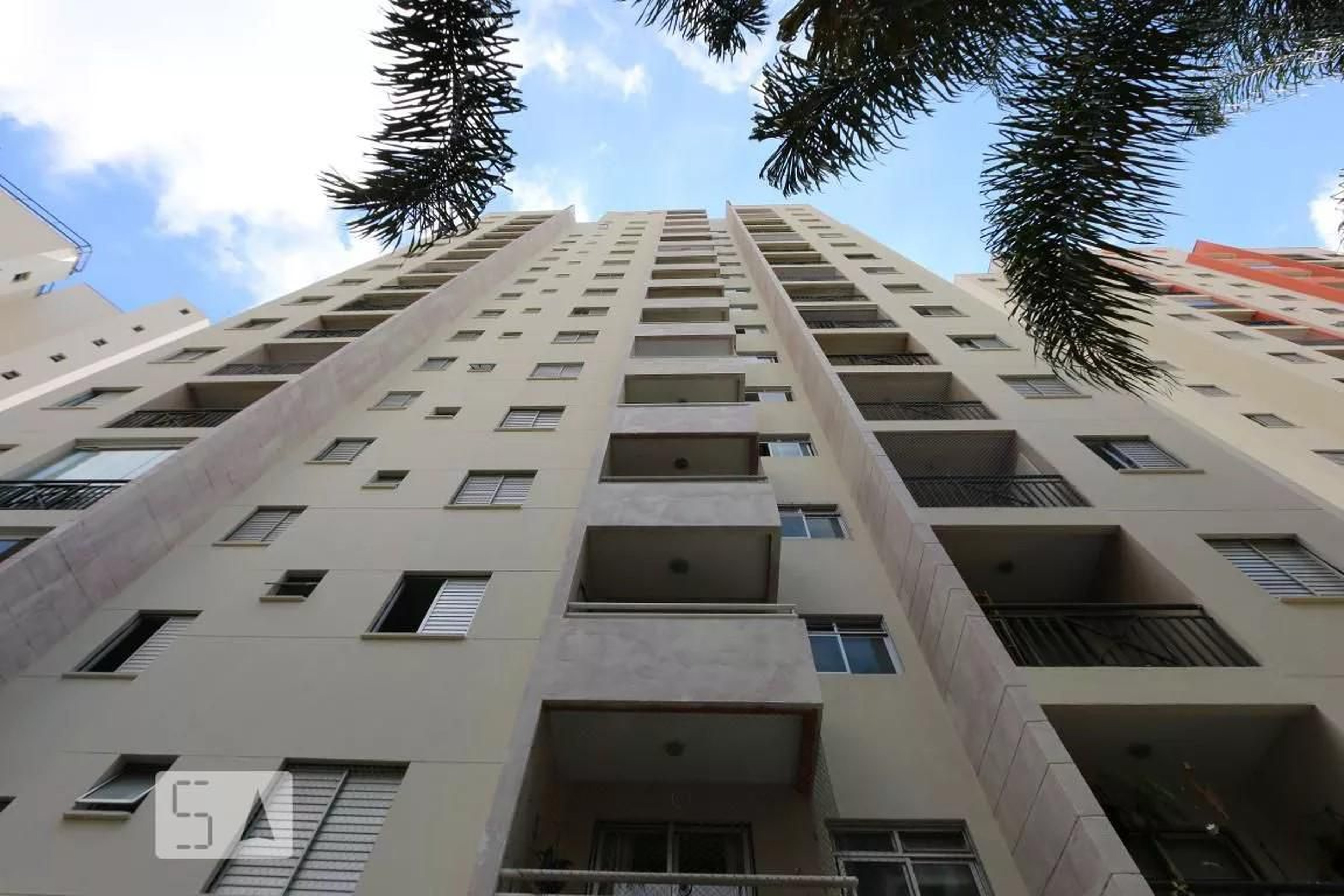 Fachada Condomínio em Rua Marie Nader Calfat, 357