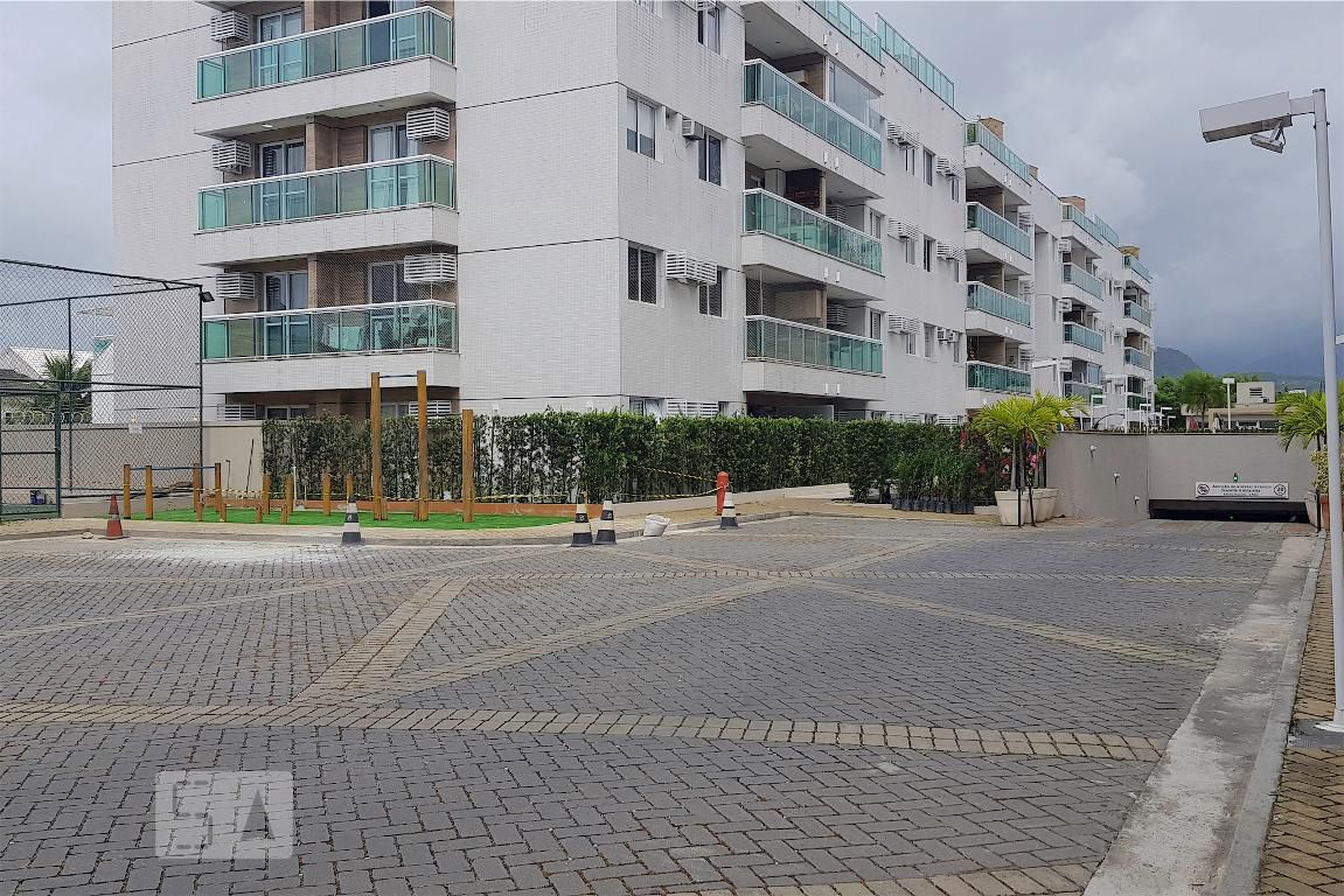 Edifício Condomínio em Estrada dos Bandeirantes, 45