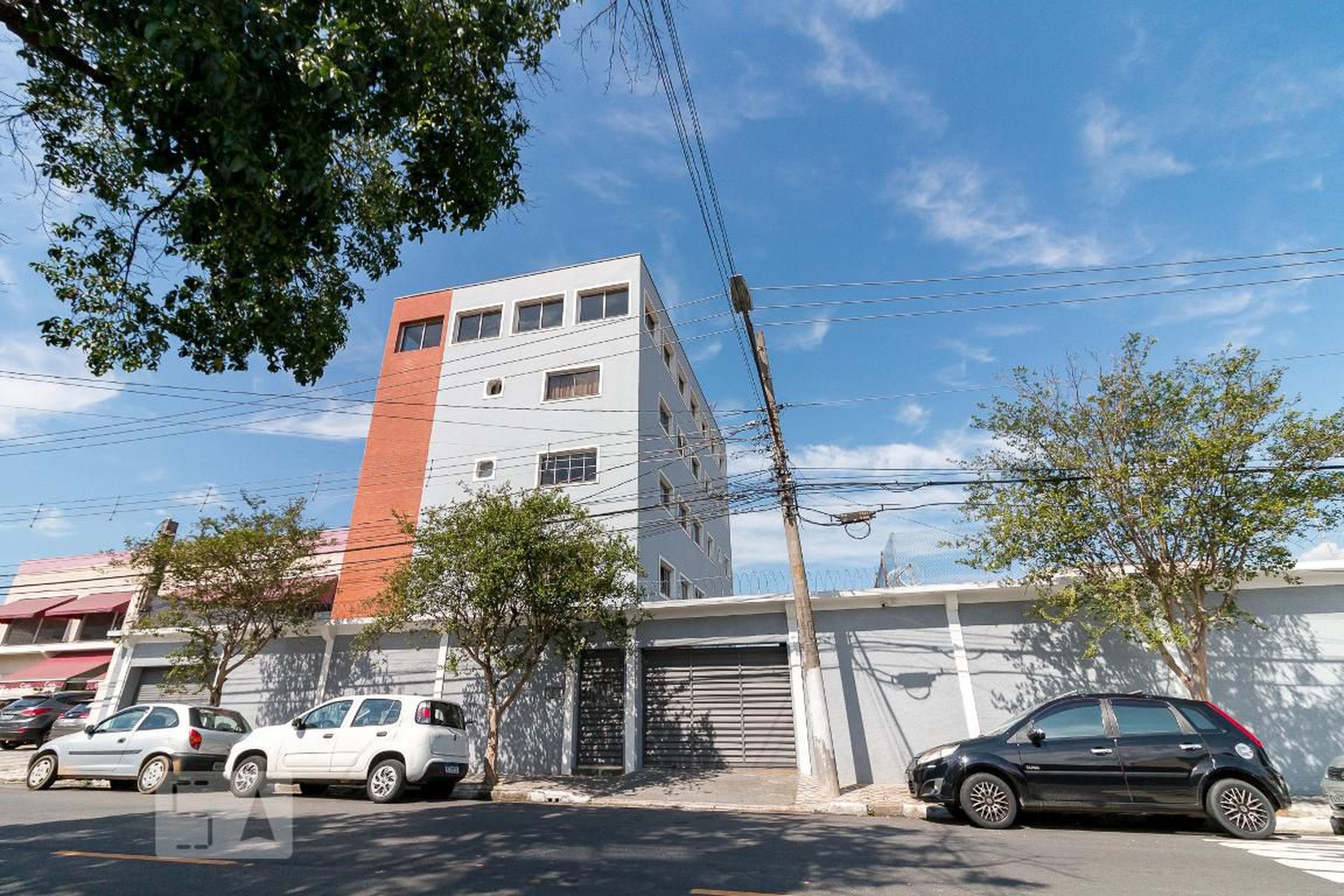 Fachada do prédio Condomínio em Avenida Doutor Renato de Andrade Maia, 130