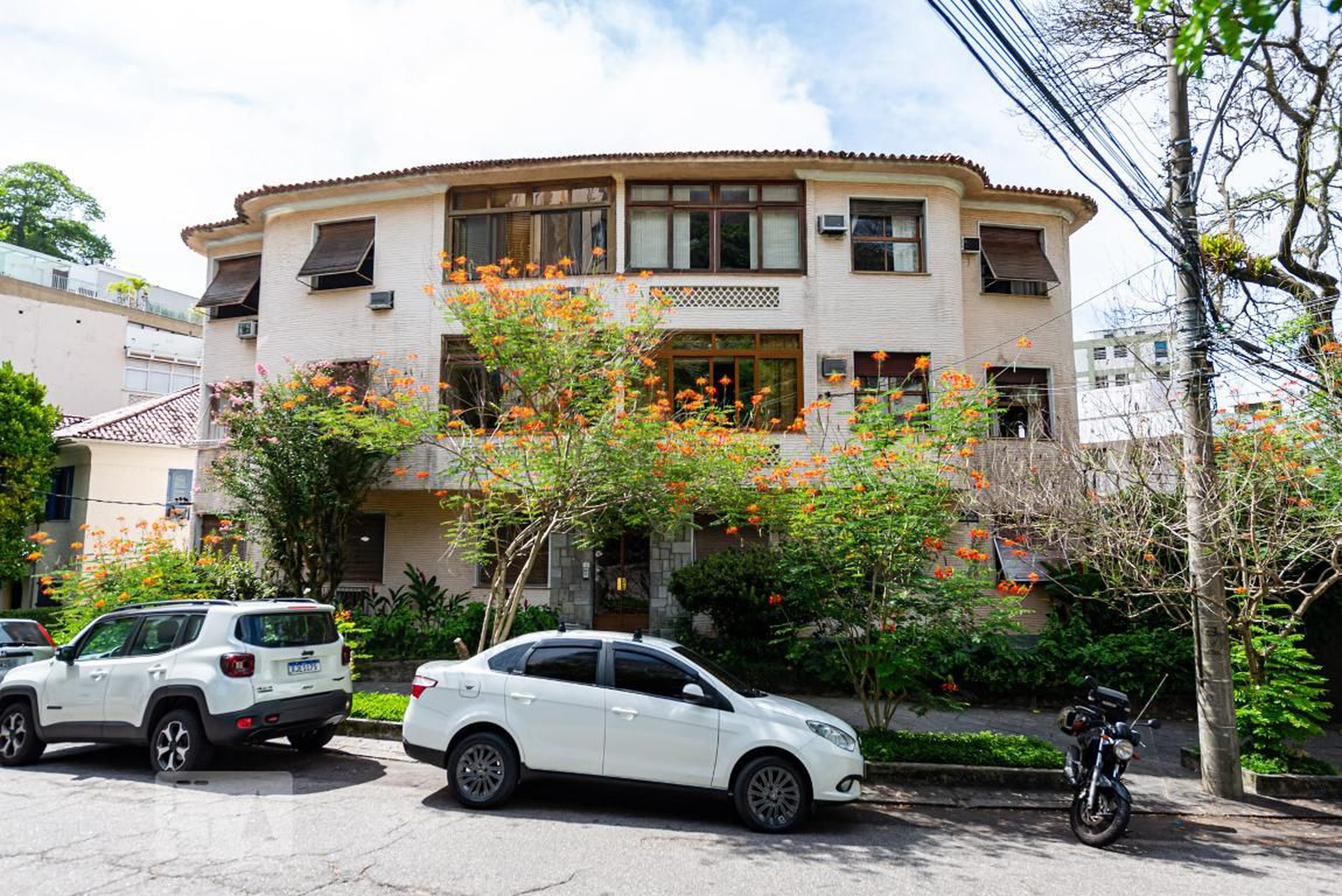 Fachada Condomínio em Rua Maria Angélica, 490