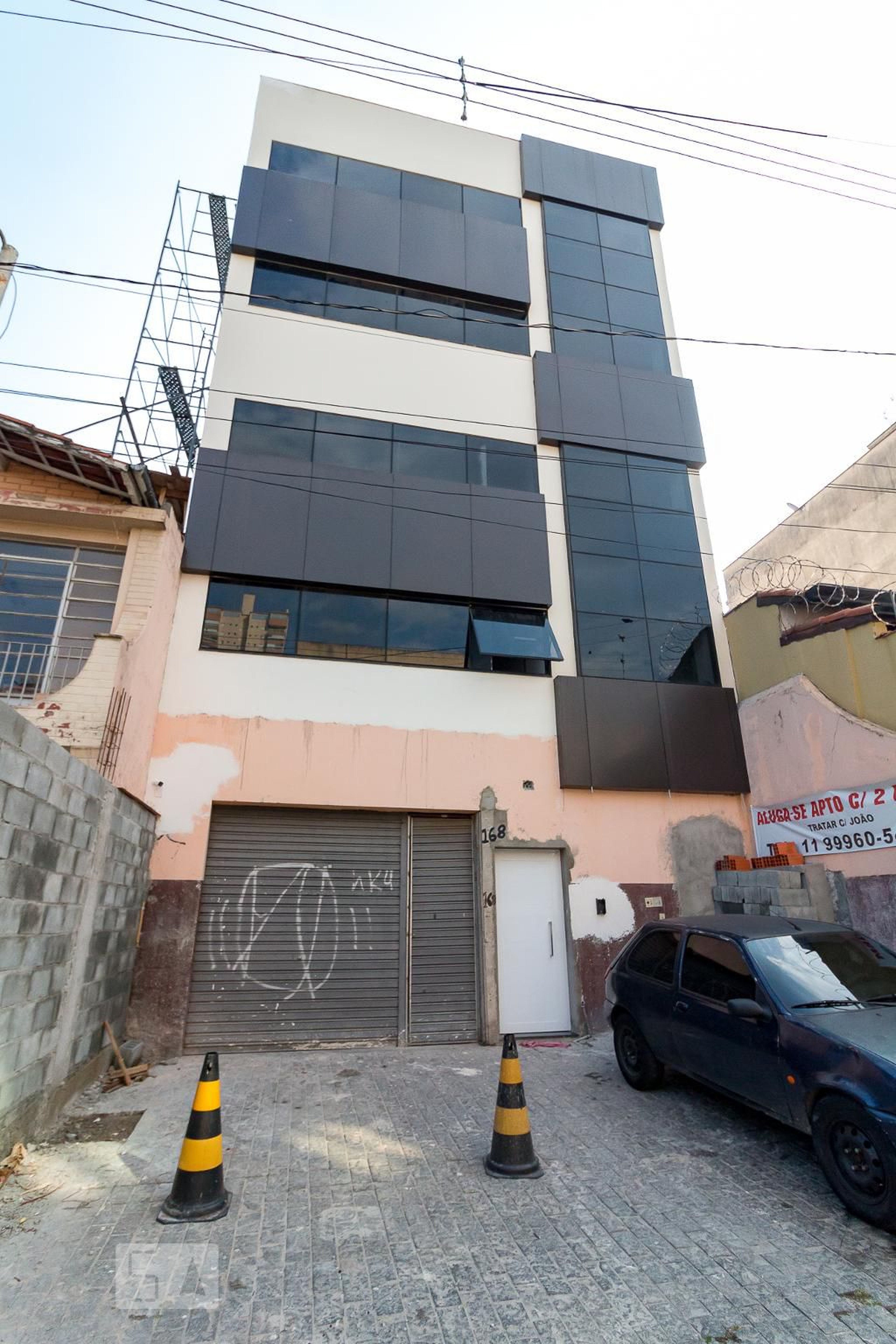 Fachada do prédio Condomínio em Rua Corina, 168