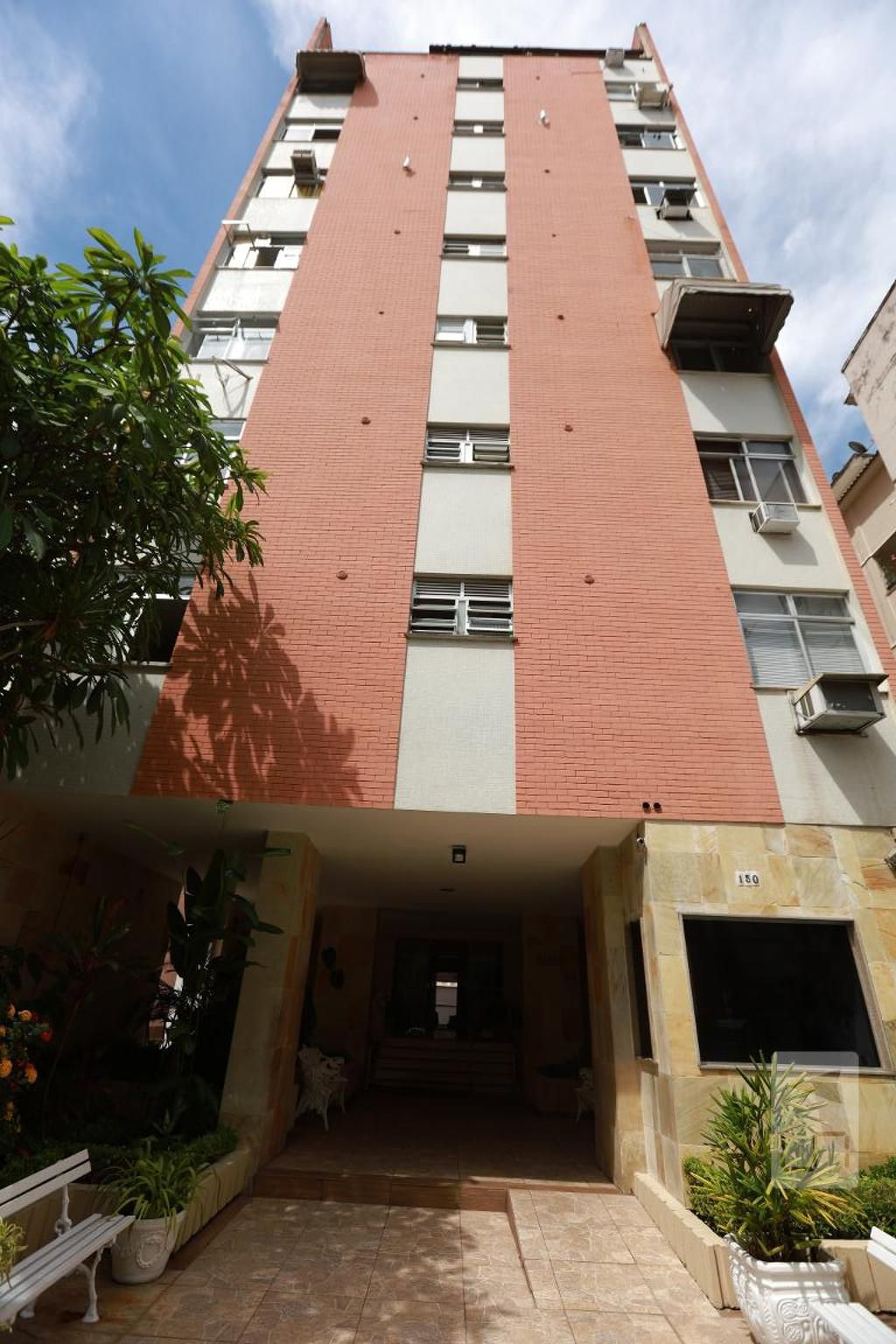 Fachada do Prédio Edificio Dalia