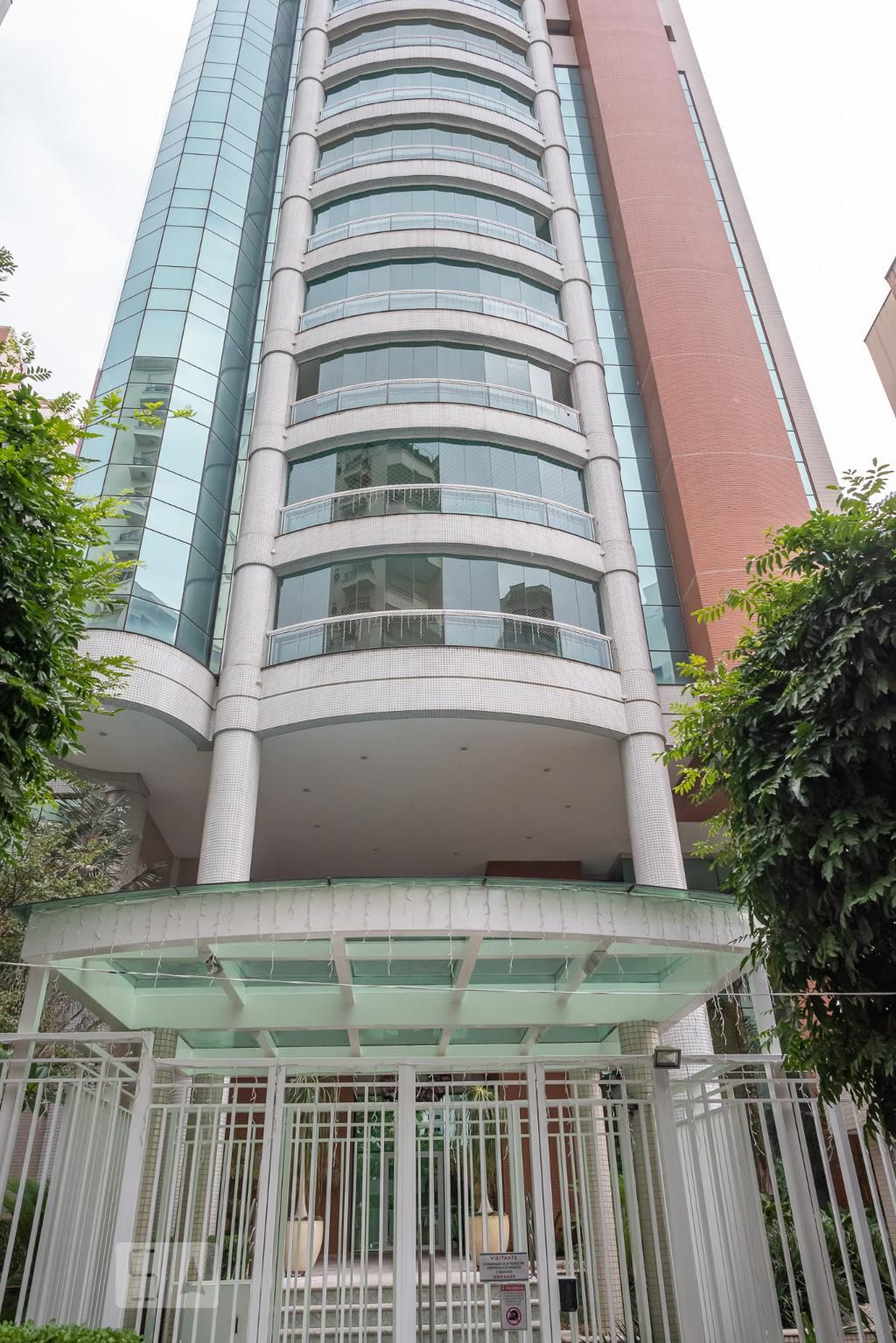 Fachada Condomínio Terraços Itapeti