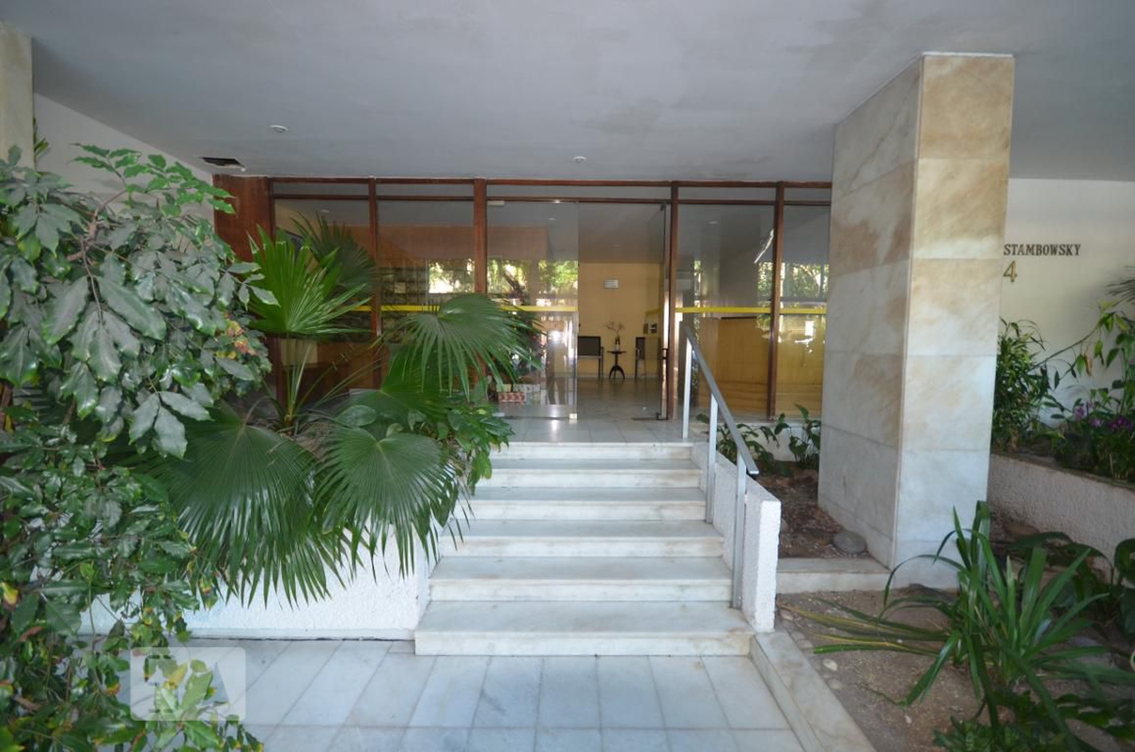 Entrada do prédio - Edifício Neiman Stambowsky