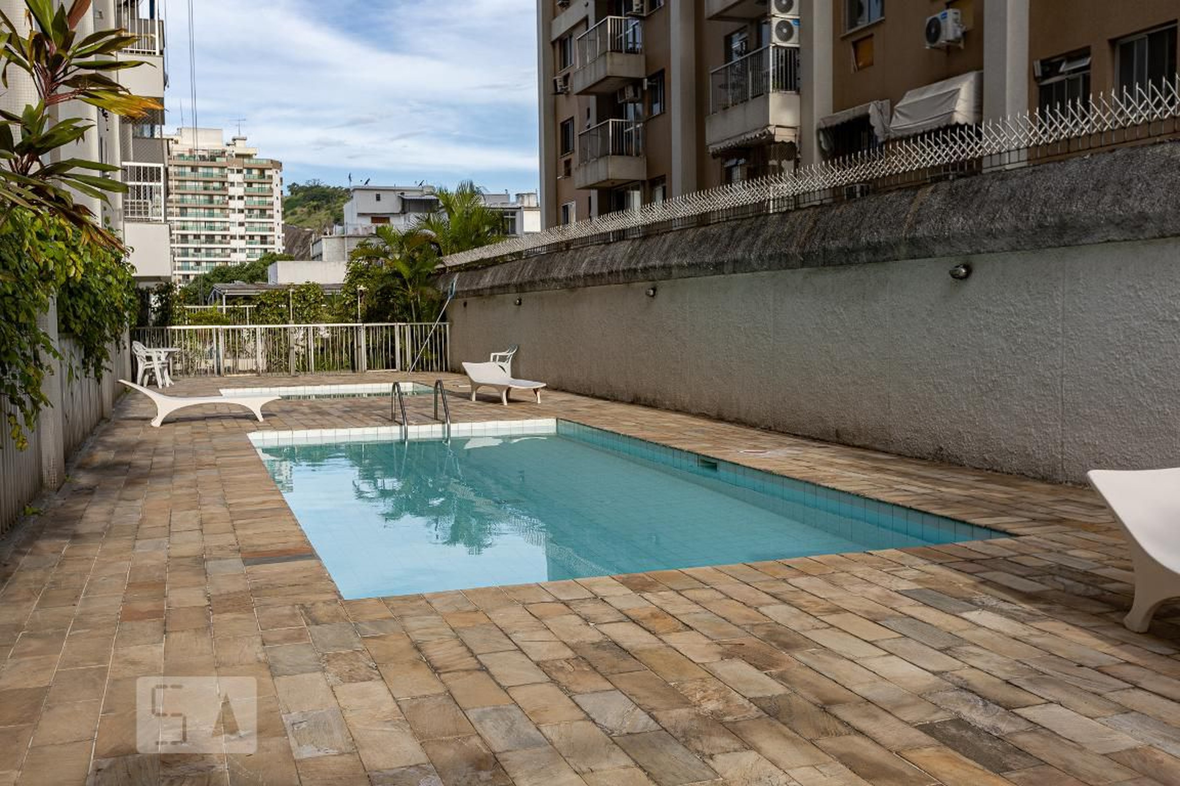 Piscina - Edifício Charles Chaplin